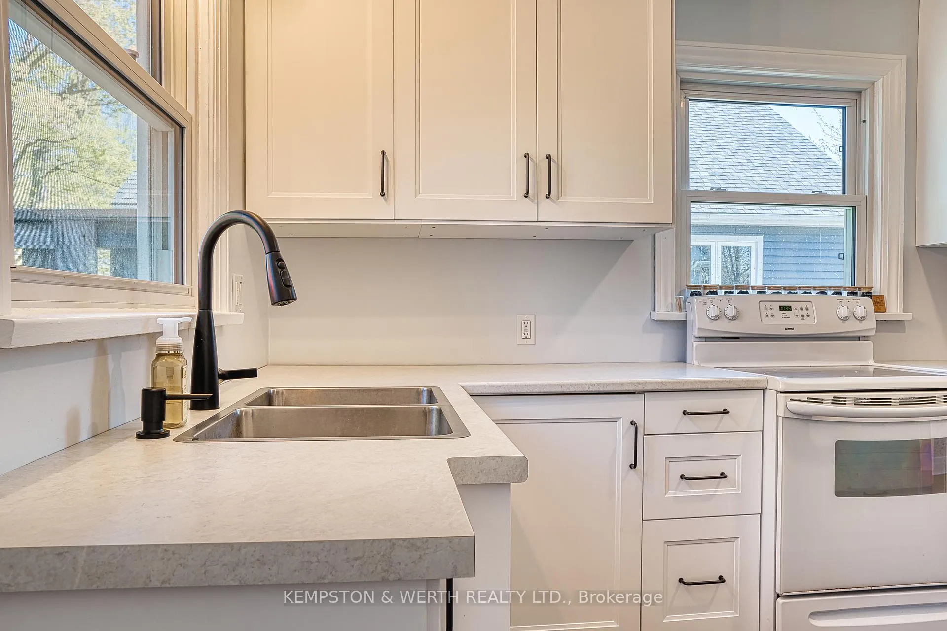 Photo 6 of 487 York Avenue N, North Perth, Listowel — HOMEH