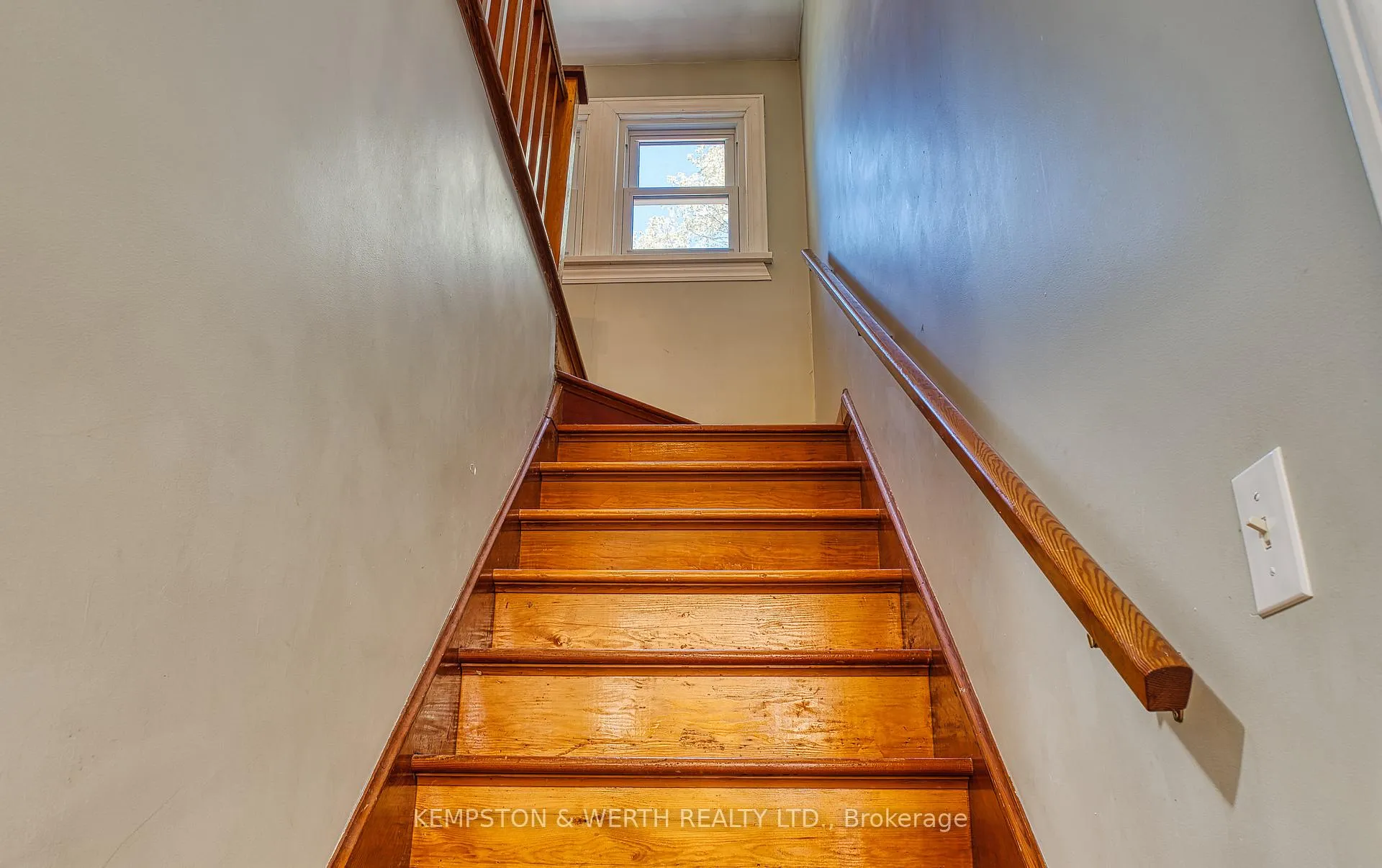 Photo 7 of 487 York Avenue N, North Perth, Listowel — HOMEH