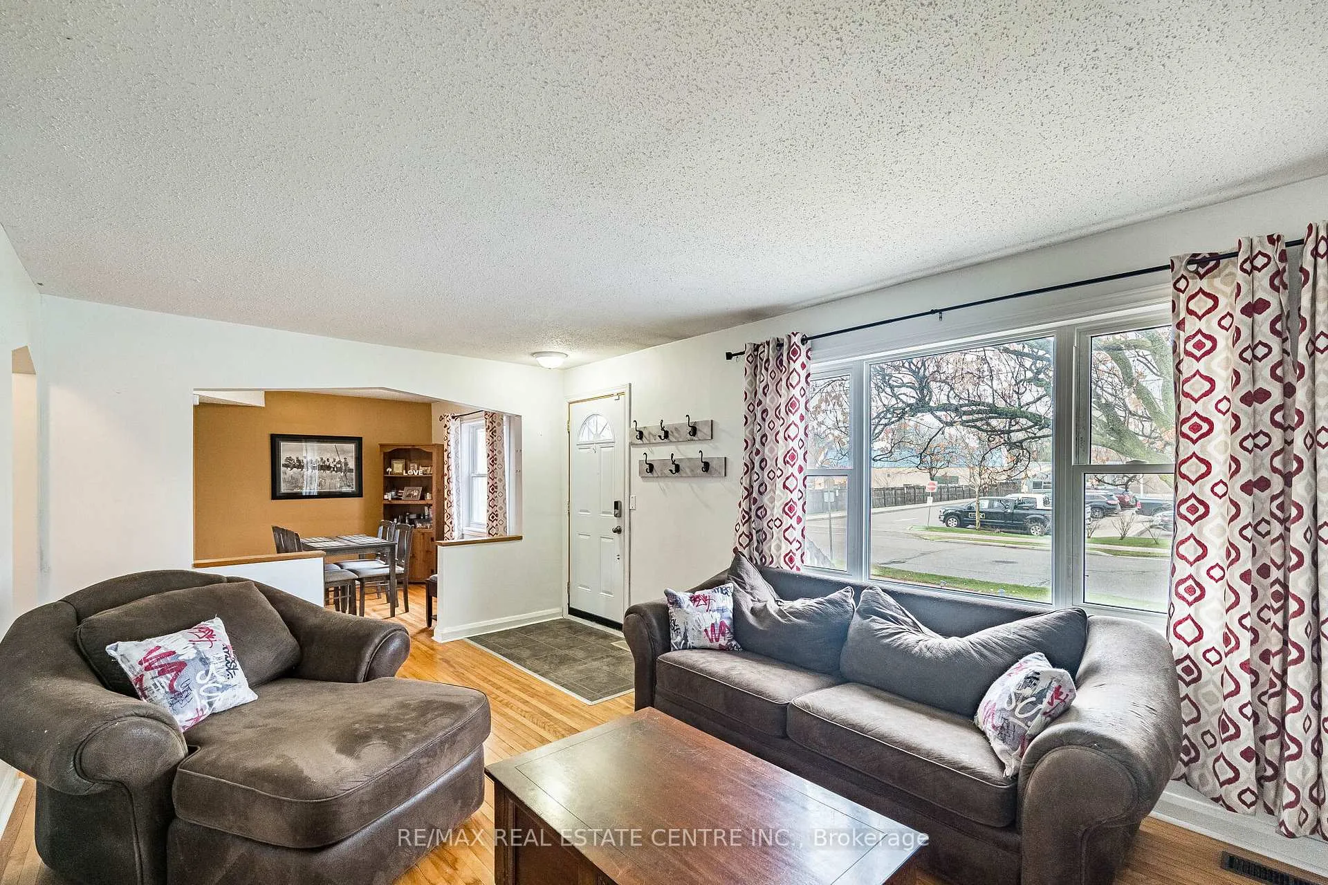 Photo 6 of 40 Ellis Crescent N, Waterloo — HOMEH
