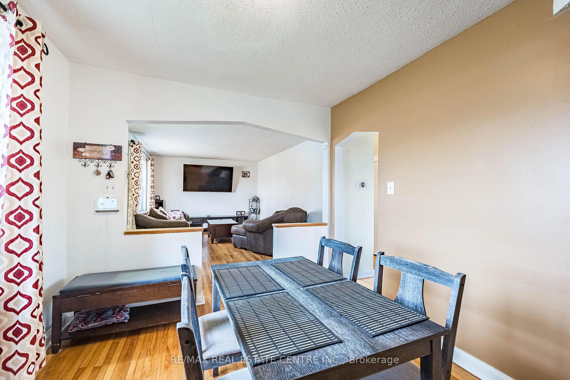 Photo 9 of 40 Ellis Crescent N, Waterloo — HOMEH