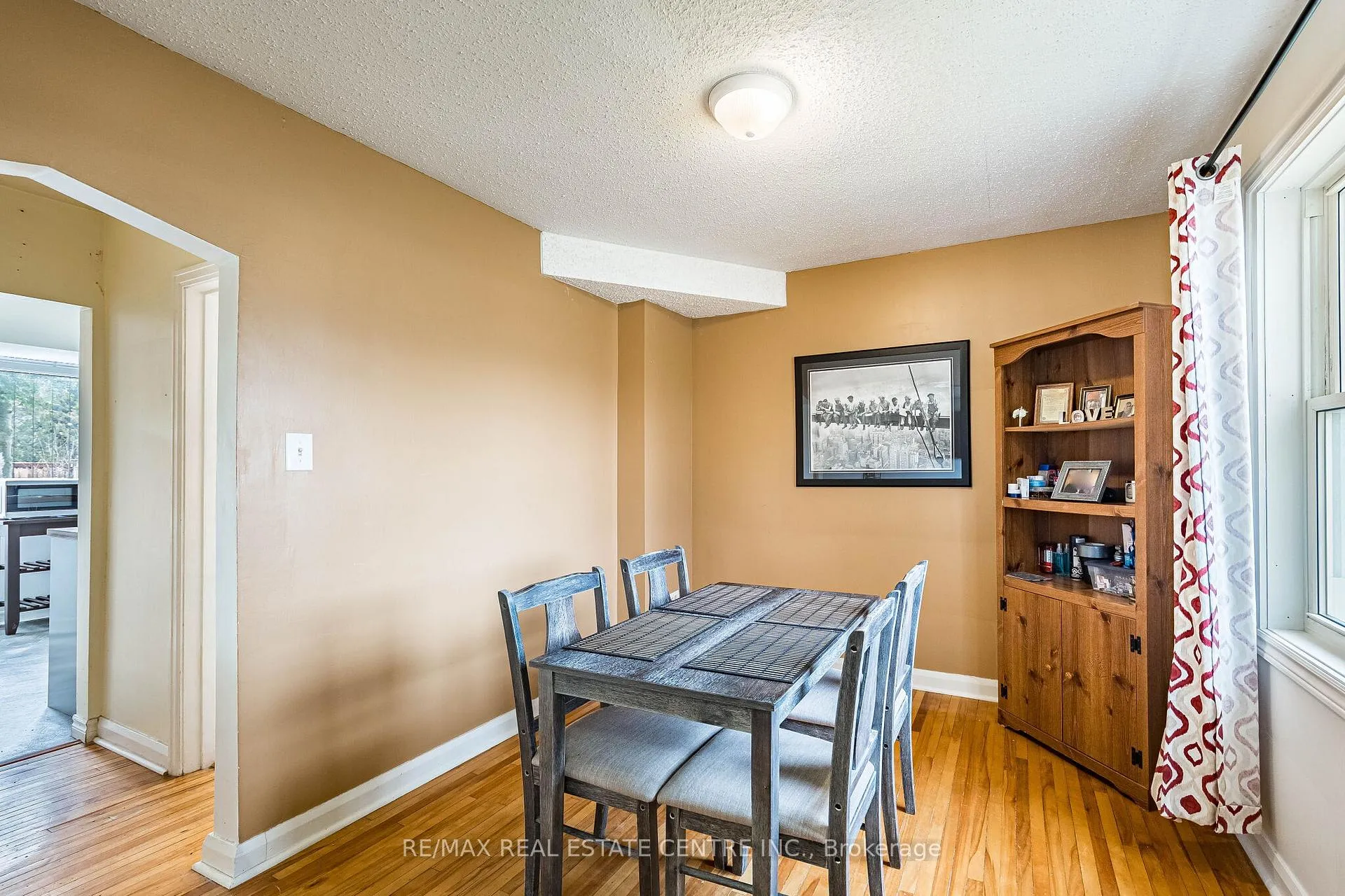 Photo 10 of 40 Ellis Crescent N, Waterloo — HOMEH