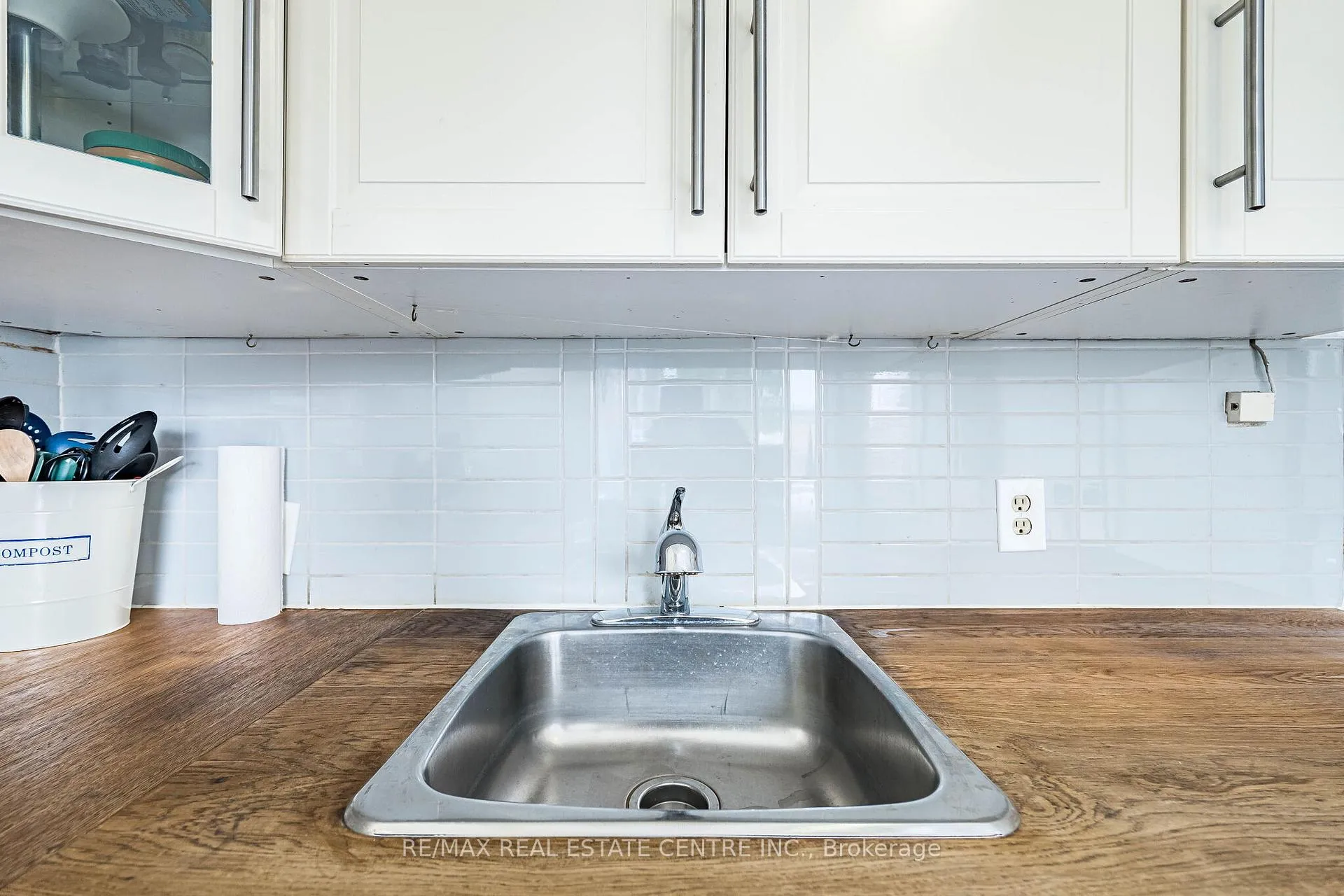 Photo 13 of 40 Ellis Crescent N, Waterloo — HOMEH