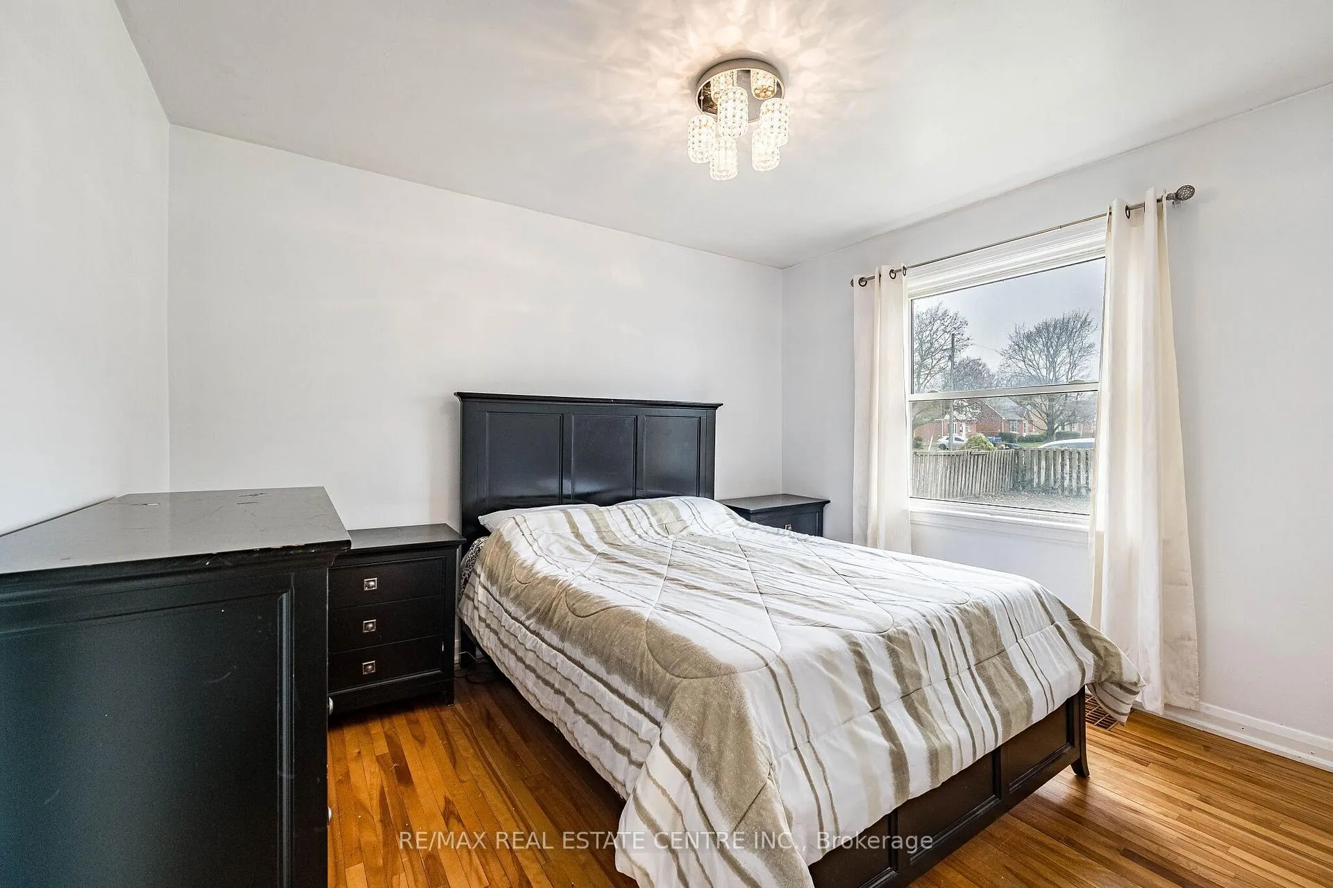 Photo 16 of 40 Ellis Crescent N, Waterloo — HOMEH