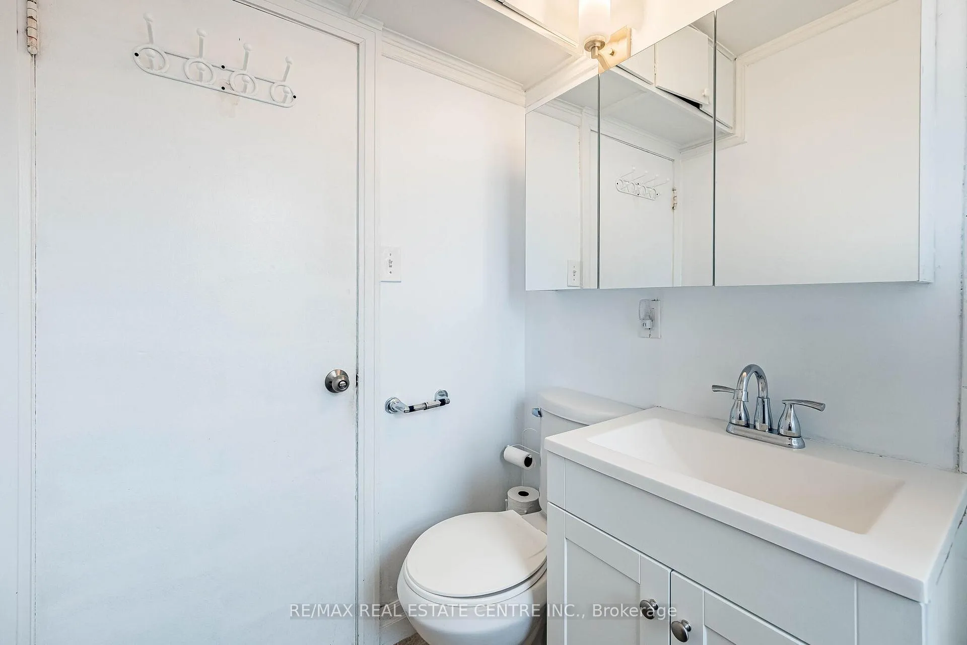 Photo 18 of 40 Ellis Crescent N, Waterloo — HOMEH