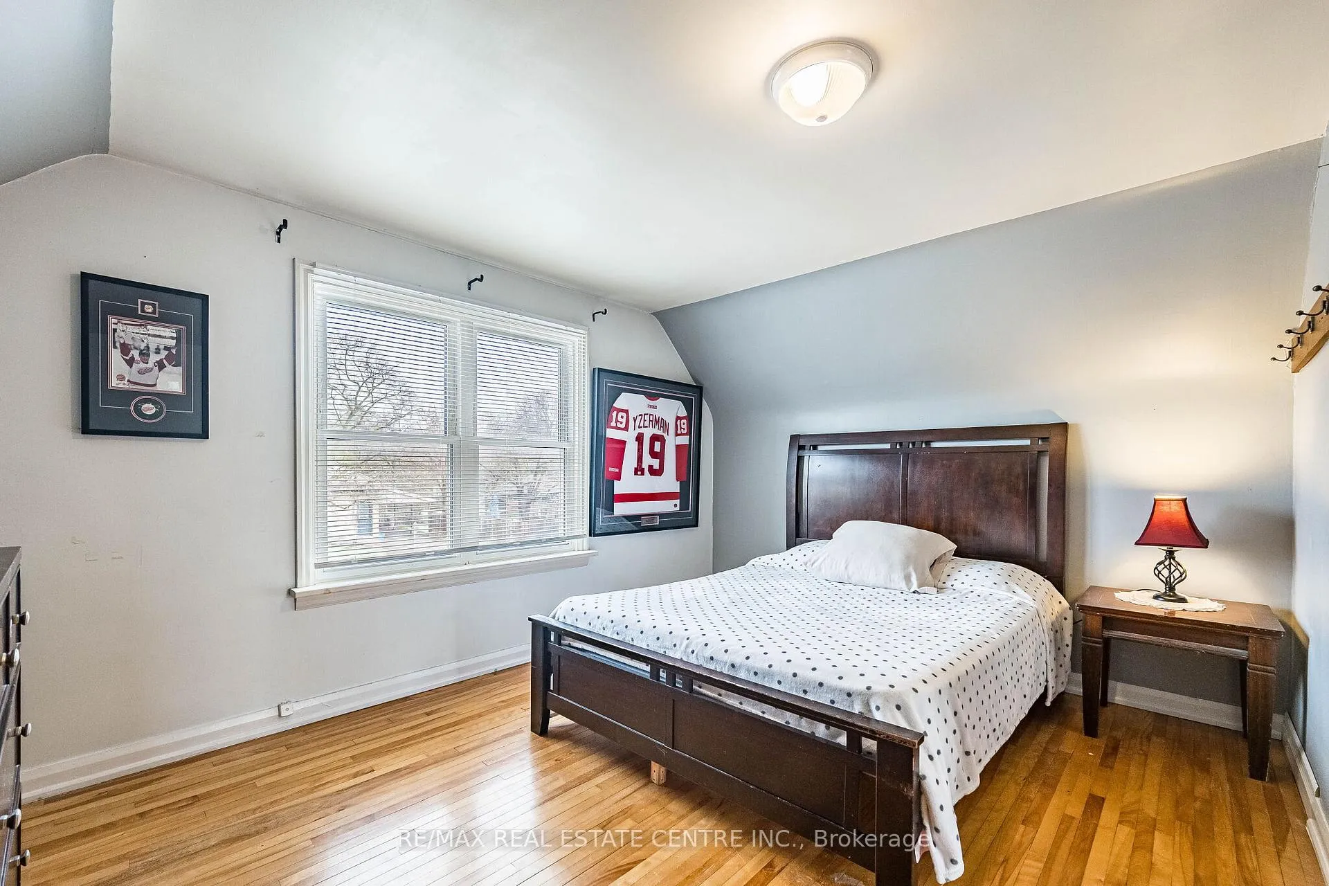 Photo 21 of 40 Ellis Crescent N, Waterloo — HOMEH