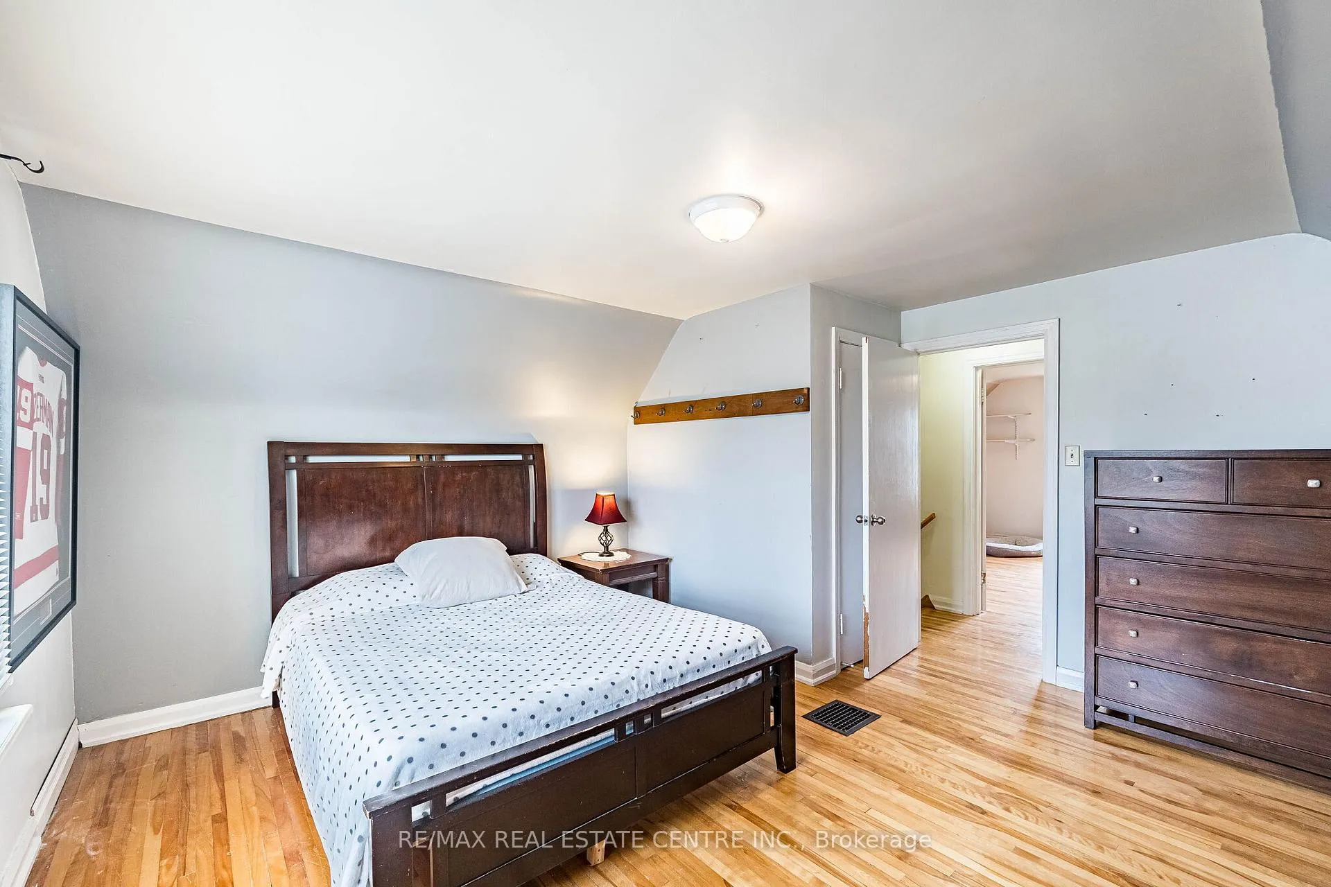 Photo 22 of 40 Ellis Crescent N, Waterloo — HOMEH