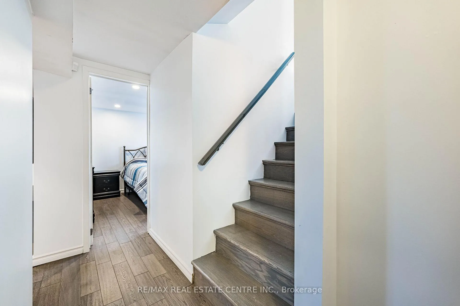 Photo 25 of 40 Ellis Crescent N, Waterloo — HOMEH