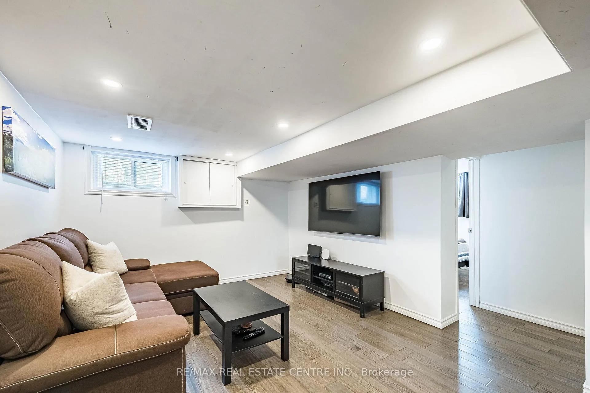 Photo 27 of 40 Ellis Crescent N, Waterloo — HOMEH