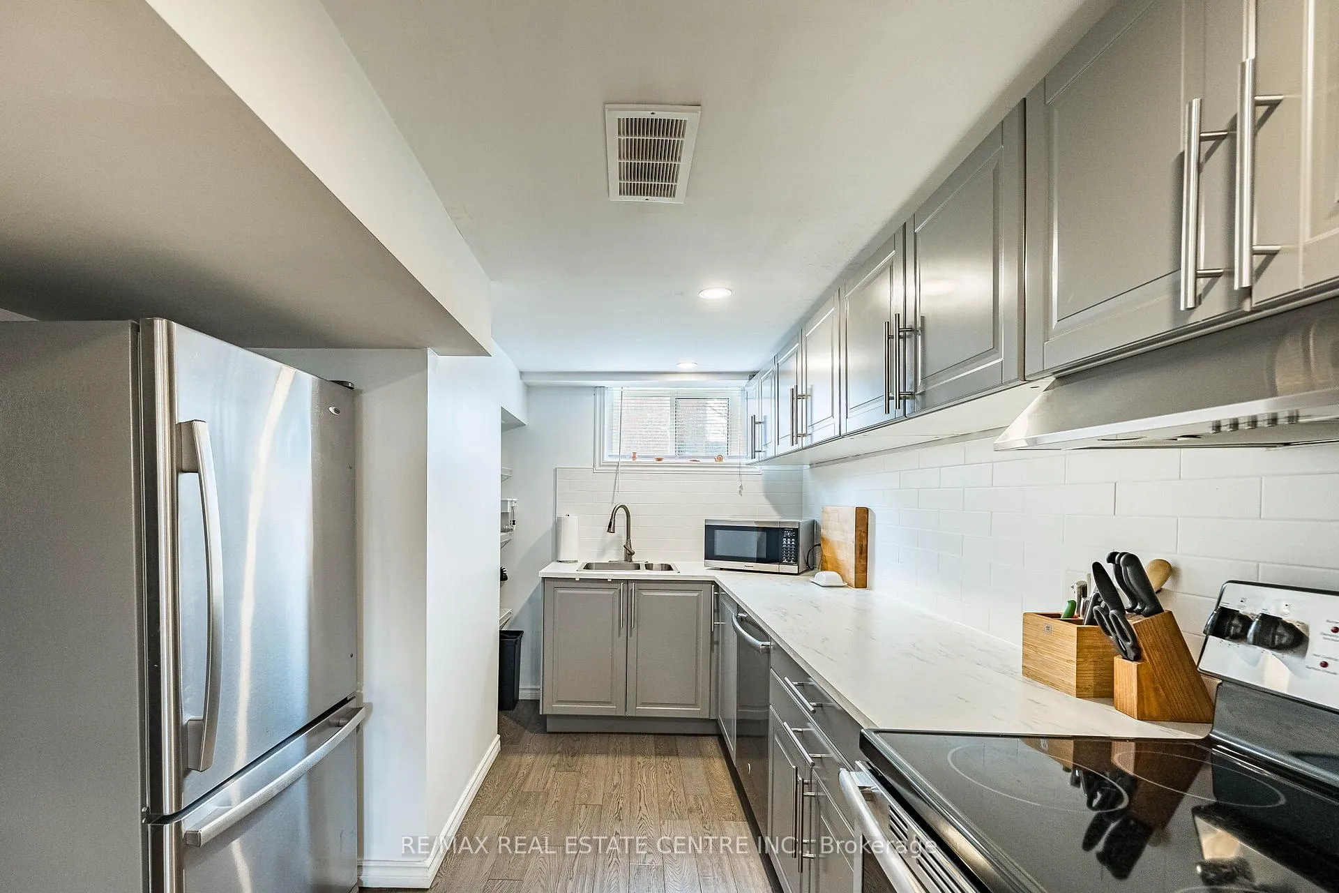 Photo 30 of 40 Ellis Crescent N, Waterloo — HOMEH
