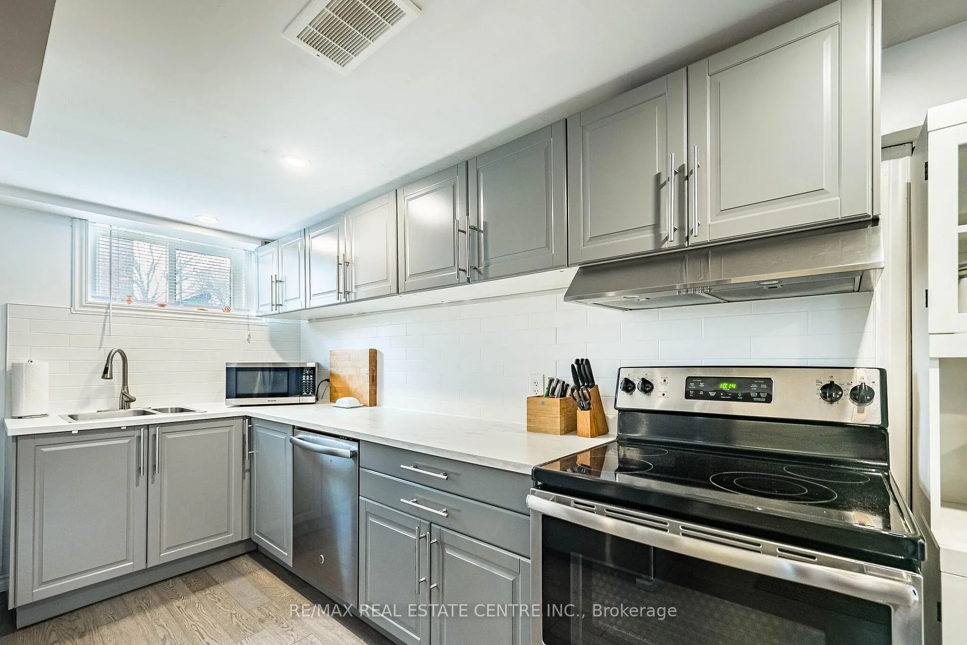 Photo 31 of 40 Ellis Crescent N, Waterloo — HOMEH