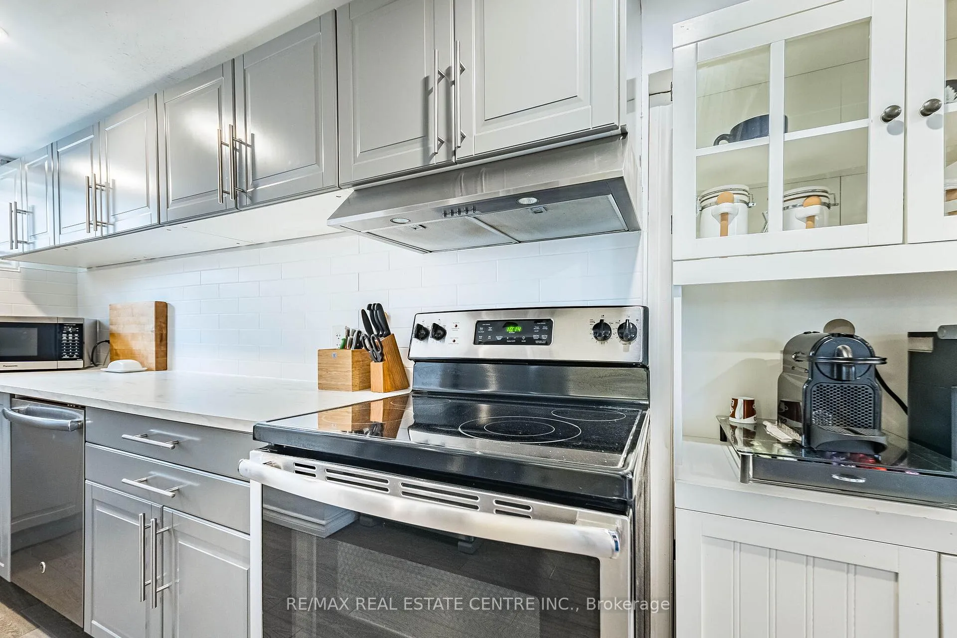 Photo 33 of 40 Ellis Crescent N, Waterloo — HOMEH