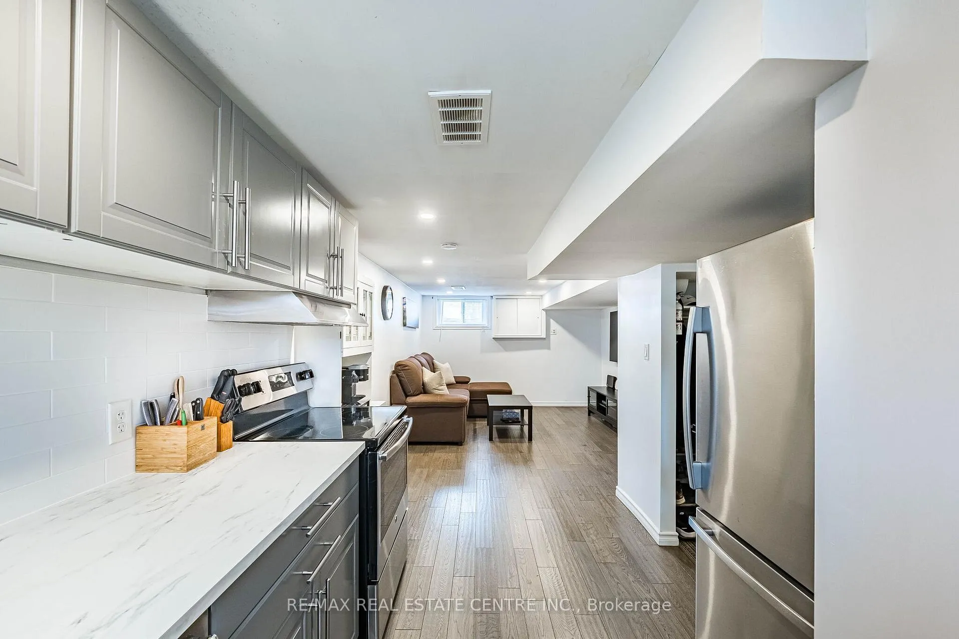 Photo 34 of 40 Ellis Crescent N, Waterloo — HOMEH