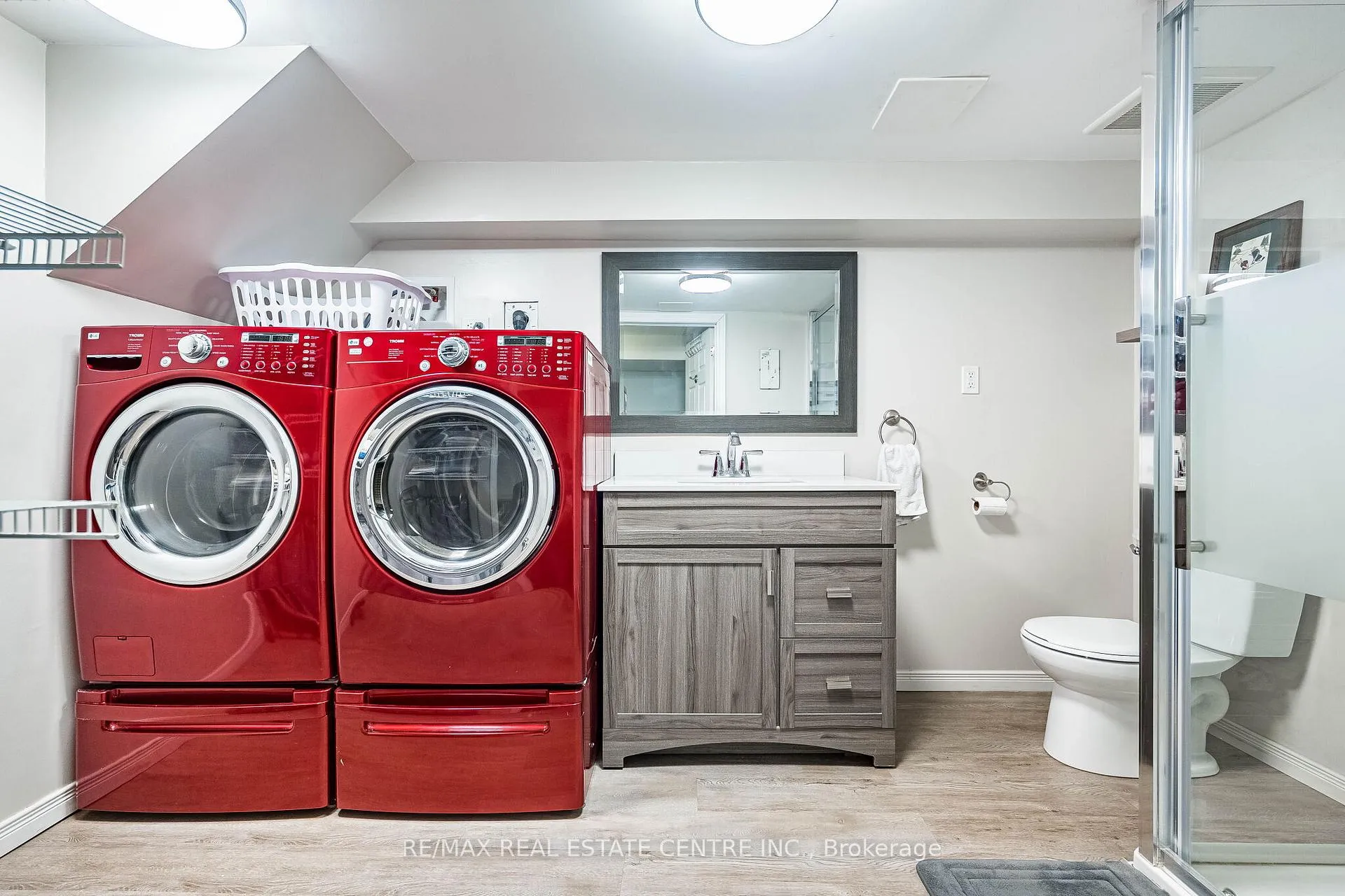 Photo 36 of 40 Ellis Crescent N, Waterloo — HOMEH