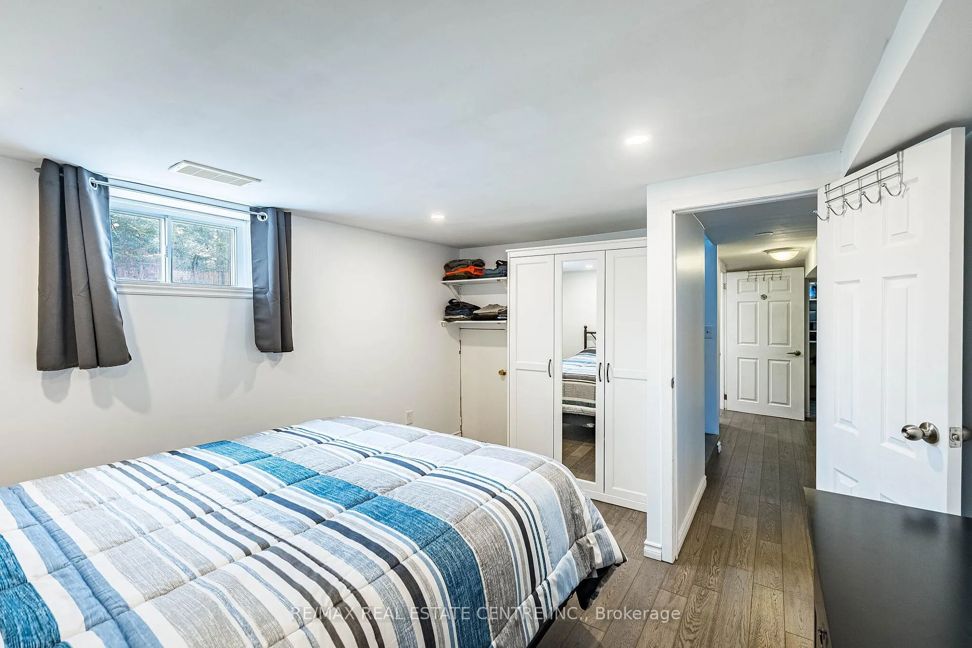 Photo 40 of 40 Ellis Crescent N, Waterloo — HOMEH