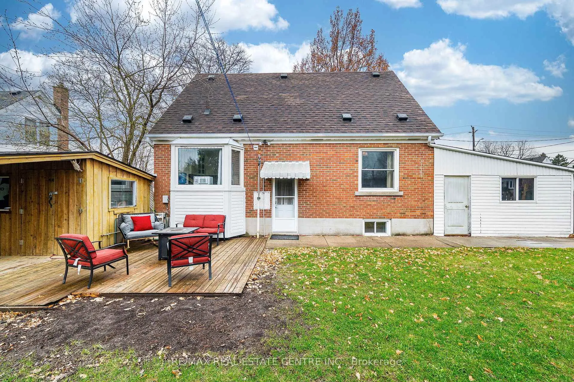 Photo 41 of 40 Ellis Crescent N, Waterloo — HOMEH