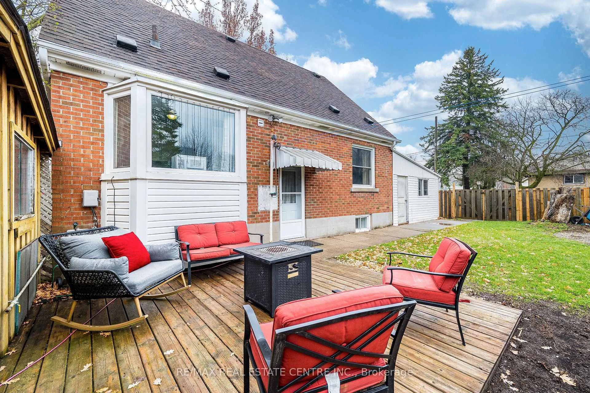 Photo 43 of 40 Ellis Crescent N, Waterloo — HOMEH