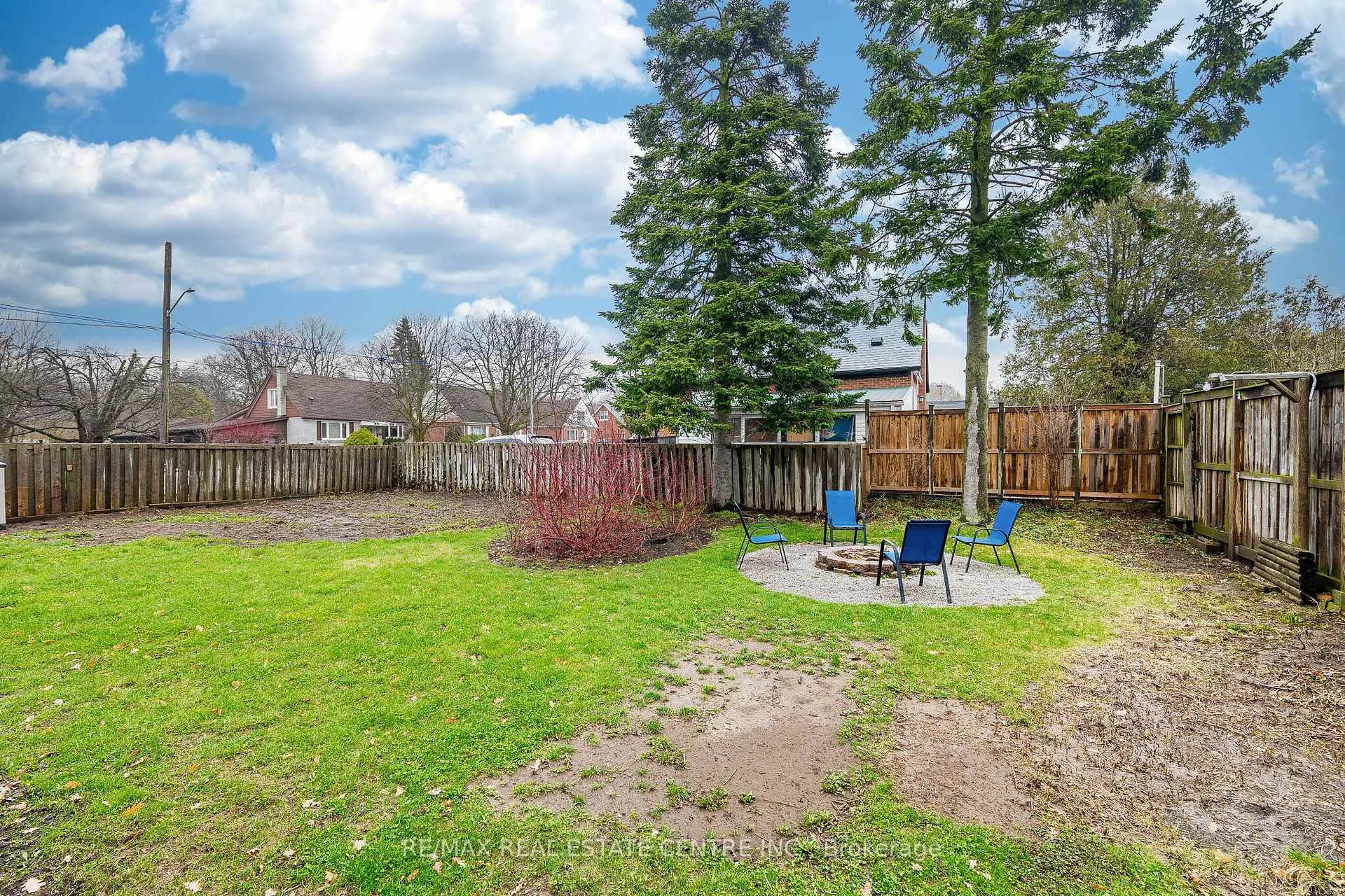 Photo 46 of 40 Ellis Crescent N, Waterloo — HOMEH