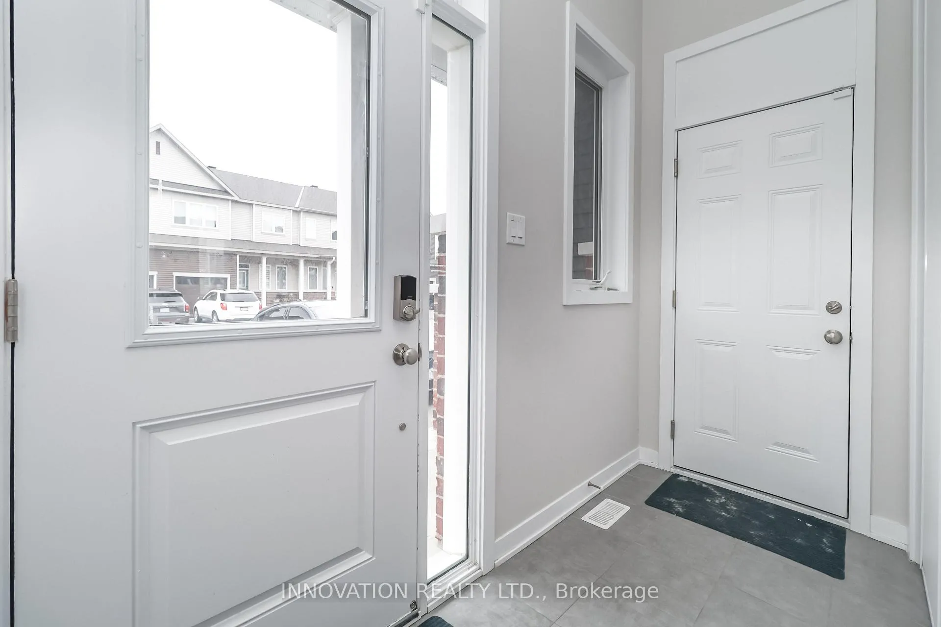 Photo 3 of 254 Surface Lane, Ottawa, Barrhaven - Half Moon Bay — HOMEH