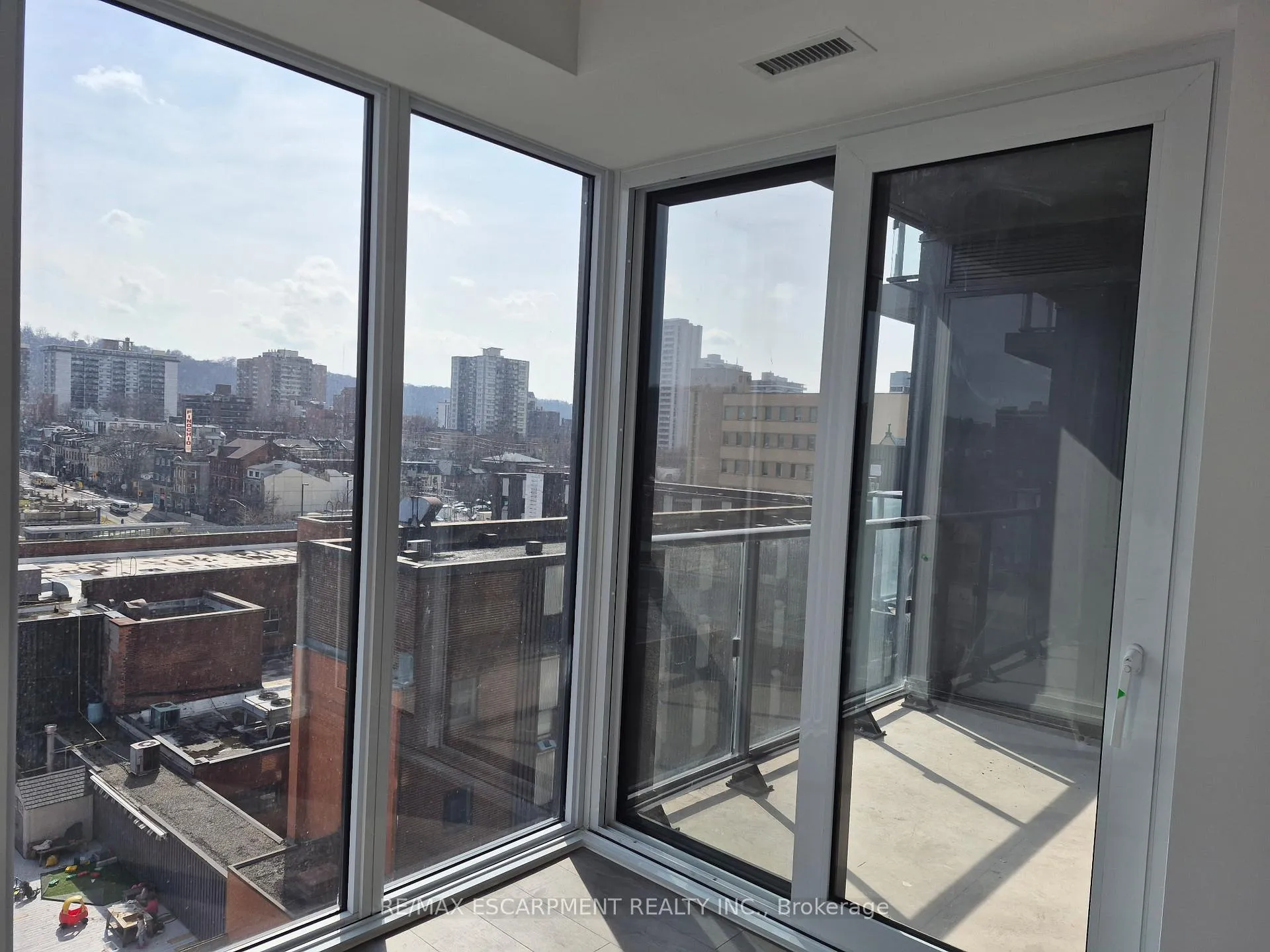 Photo 9 of Unit 818, 75 James Street S, Hamilton, Corktown — HOMEH