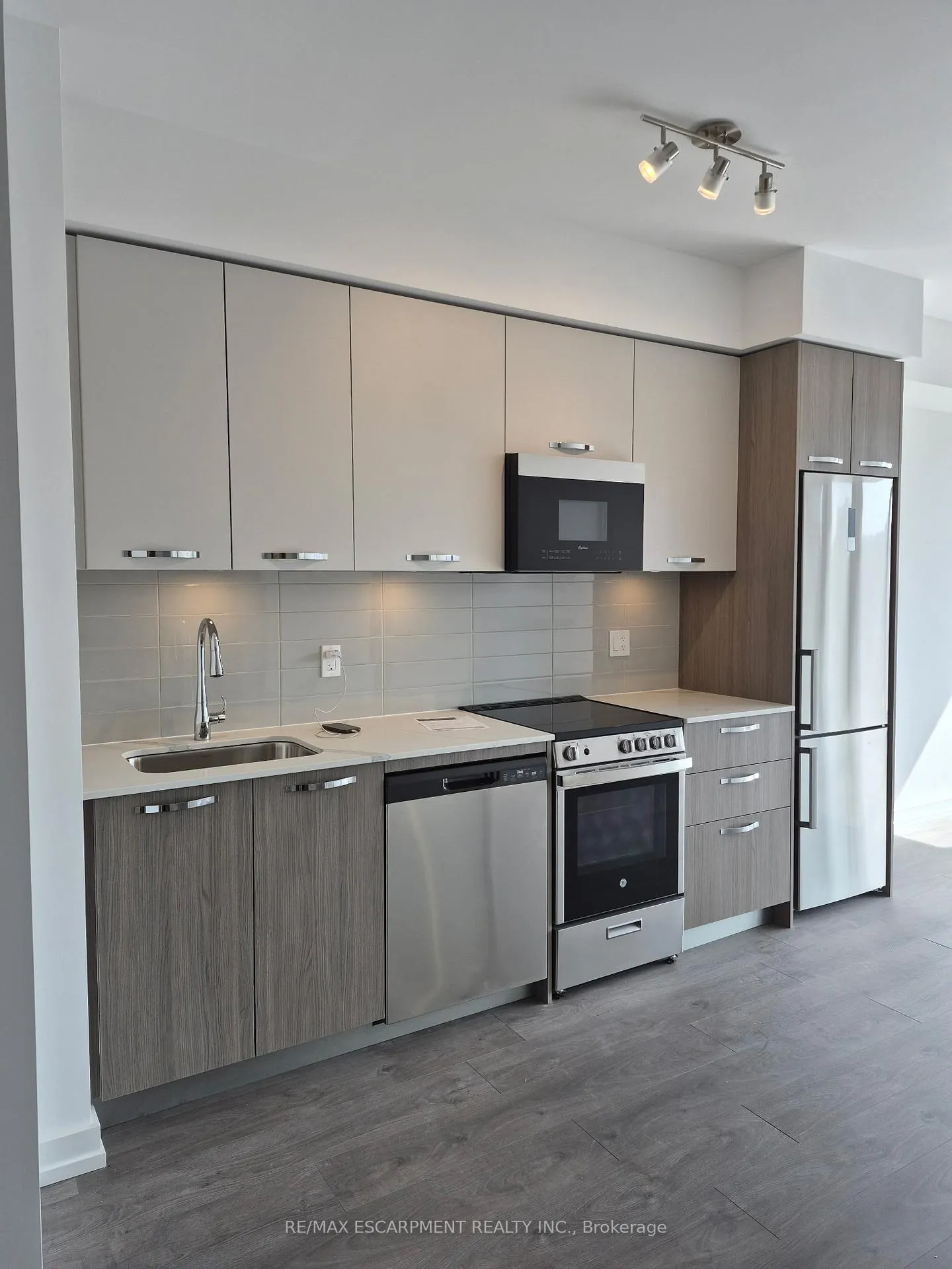 Photo 14 of Unit 818, 75 James Street S, Hamilton, Corktown — HOMEH