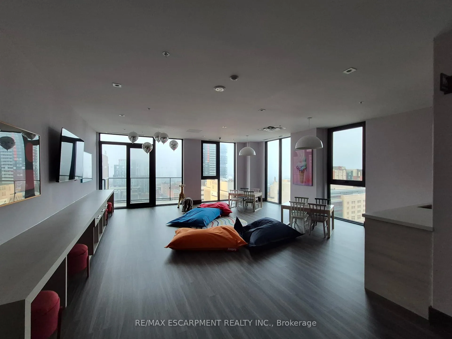 Photo 27 of Unit 818, 75 James Street S, Hamilton, Corktown — HOMEH