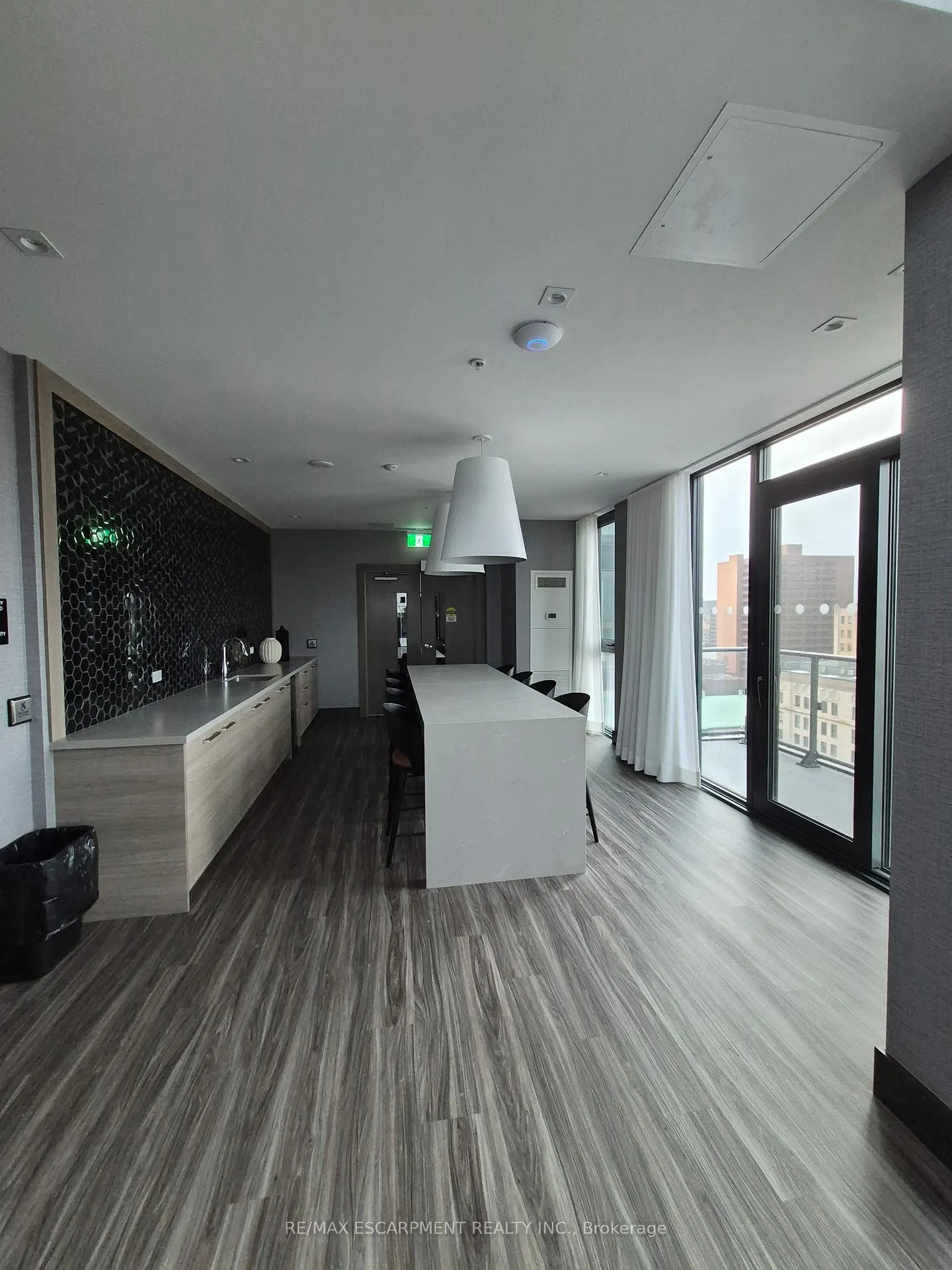 Photo 31 of Unit 818, 75 James Street S, Hamilton, Corktown — HOMEH