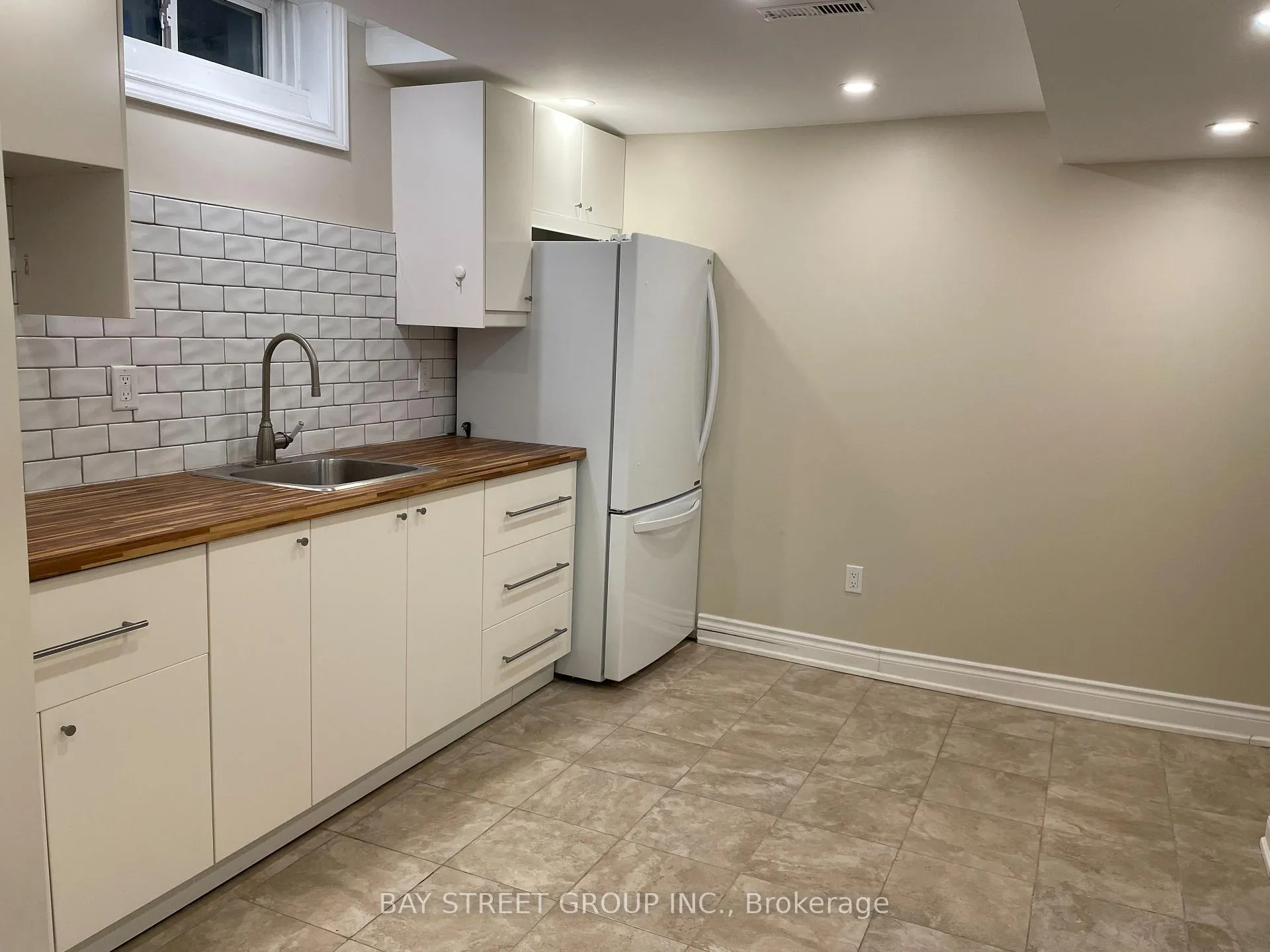 Photo 4 of 41 Couperthwaite Crescent, Markham, Unionville — HOMEH