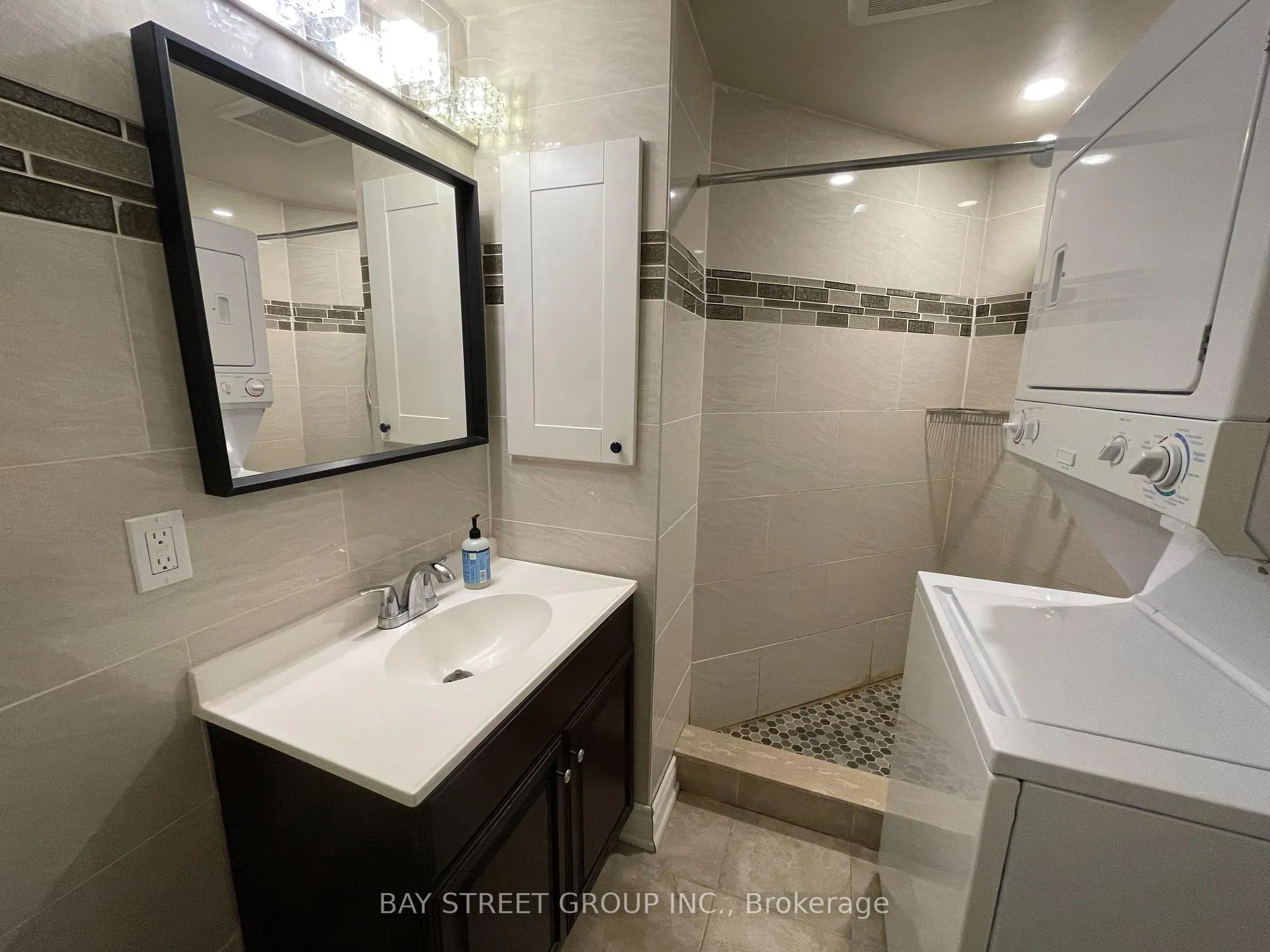 Photo 5 of 41 Couperthwaite Crescent, Markham, Unionville — HOMEH