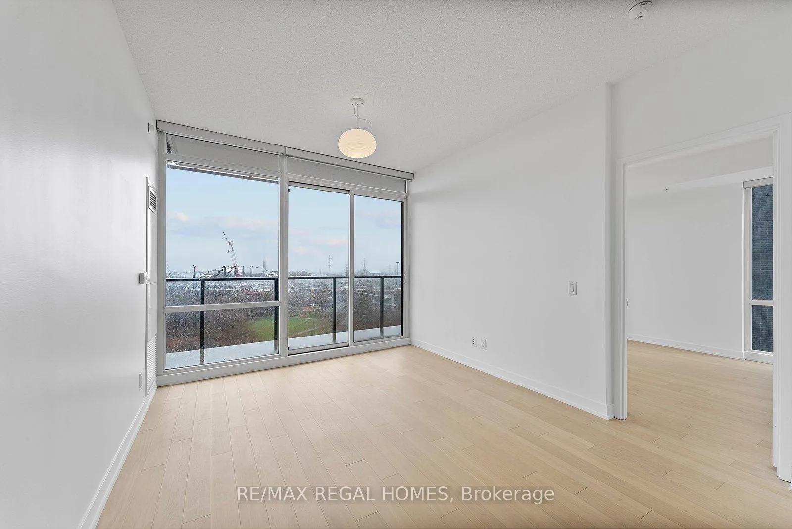 Photo 3 of Unit N814, 120 Bayview Avenue, Toronto, Waterfront Communities — HOMEH