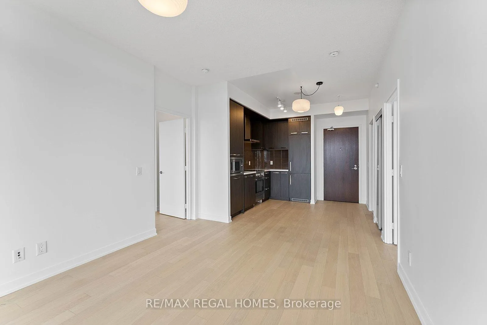 Photo 5 of Unit N814, 120 Bayview Avenue, Toronto, Waterfront Communities — HOMEH