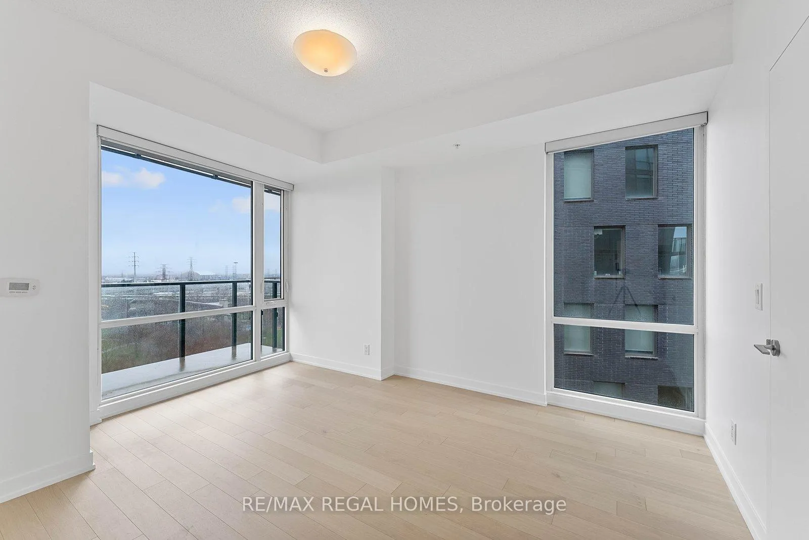 Photo 6 of Unit N814, 120 Bayview Avenue, Toronto, Waterfront Communities — HOMEH