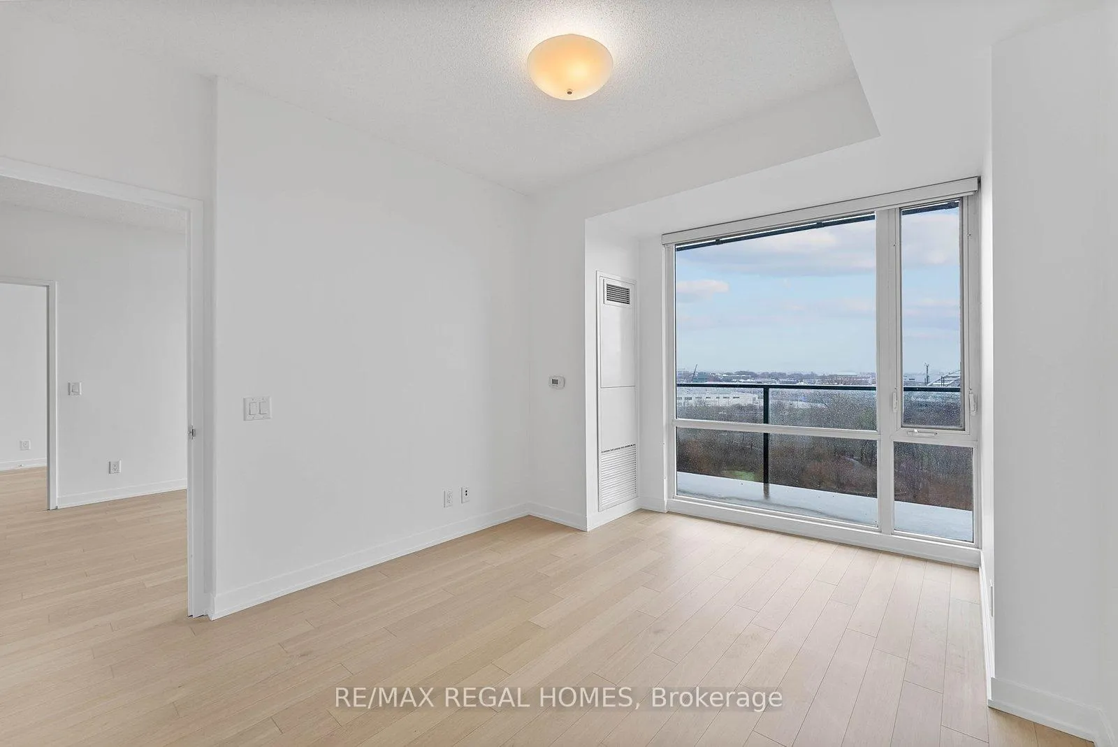 Photo 7 of Unit N814, 120 Bayview Avenue, Toronto, Waterfront Communities — HOMEH