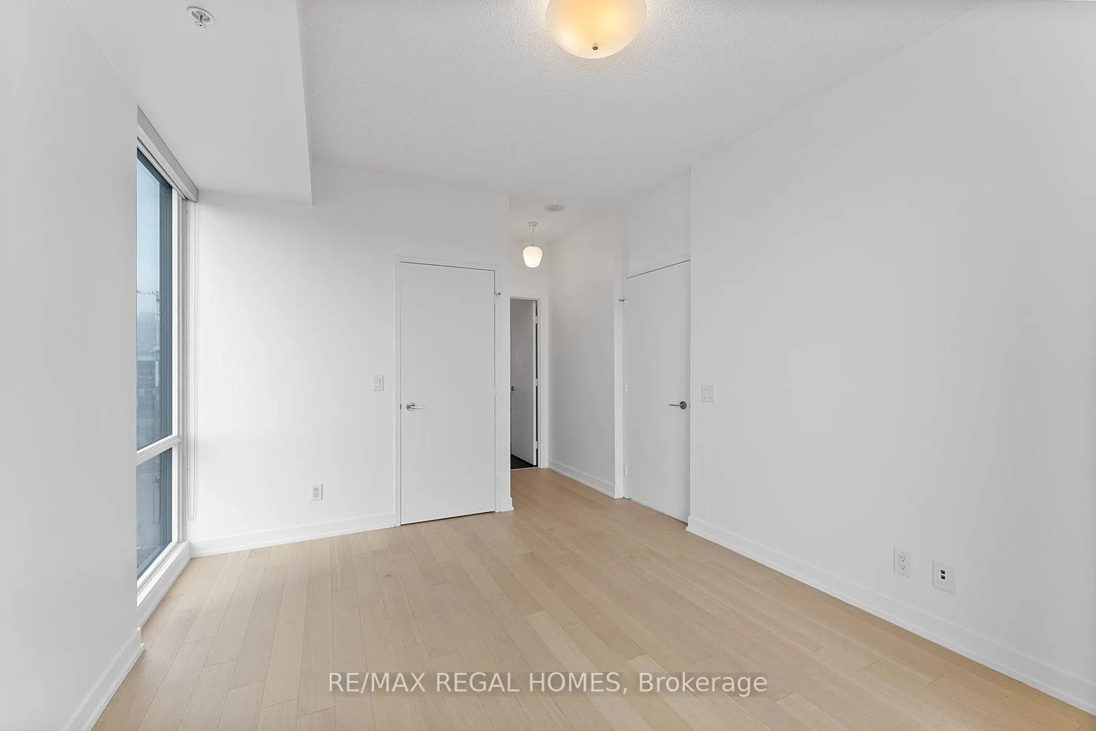 Photo 8 of Unit N814, 120 Bayview Avenue, Toronto, Waterfront Communities — HOMEH