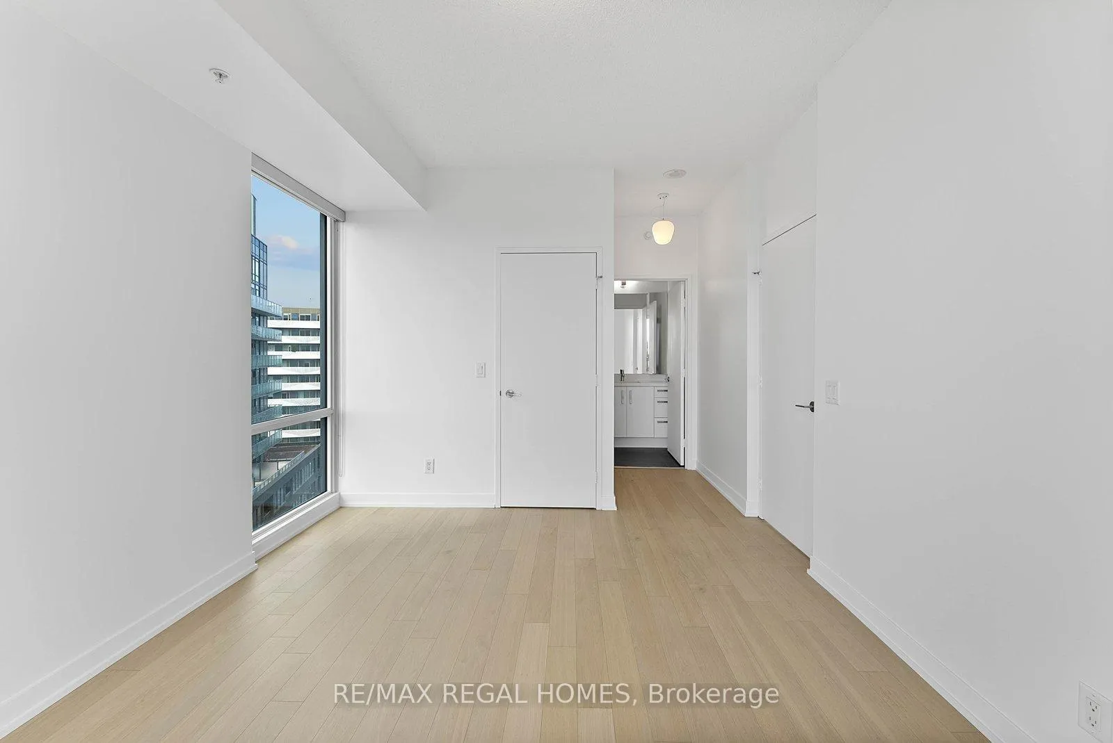 Photo 9 of Unit N814, 120 Bayview Avenue, Toronto, Waterfront Communities — HOMEH