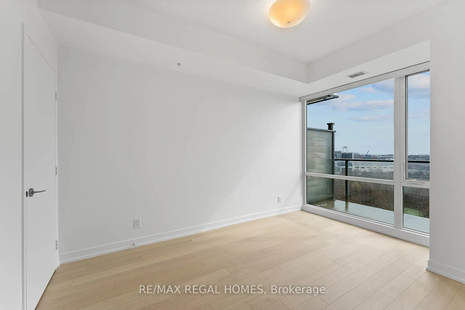 Photo 12 of Unit N814, 120 Bayview Avenue, Toronto, Waterfront Communities — HOMEH