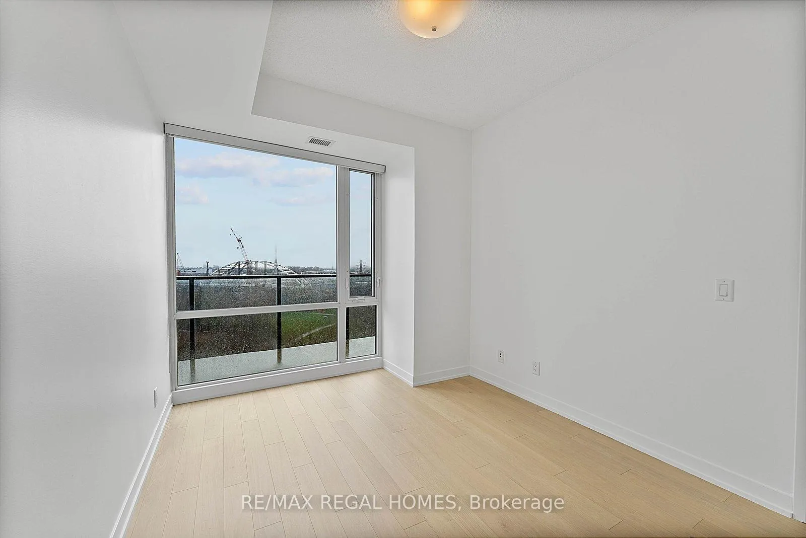 Photo 13 of Unit N814, 120 Bayview Avenue, Toronto, Waterfront Communities — HOMEH