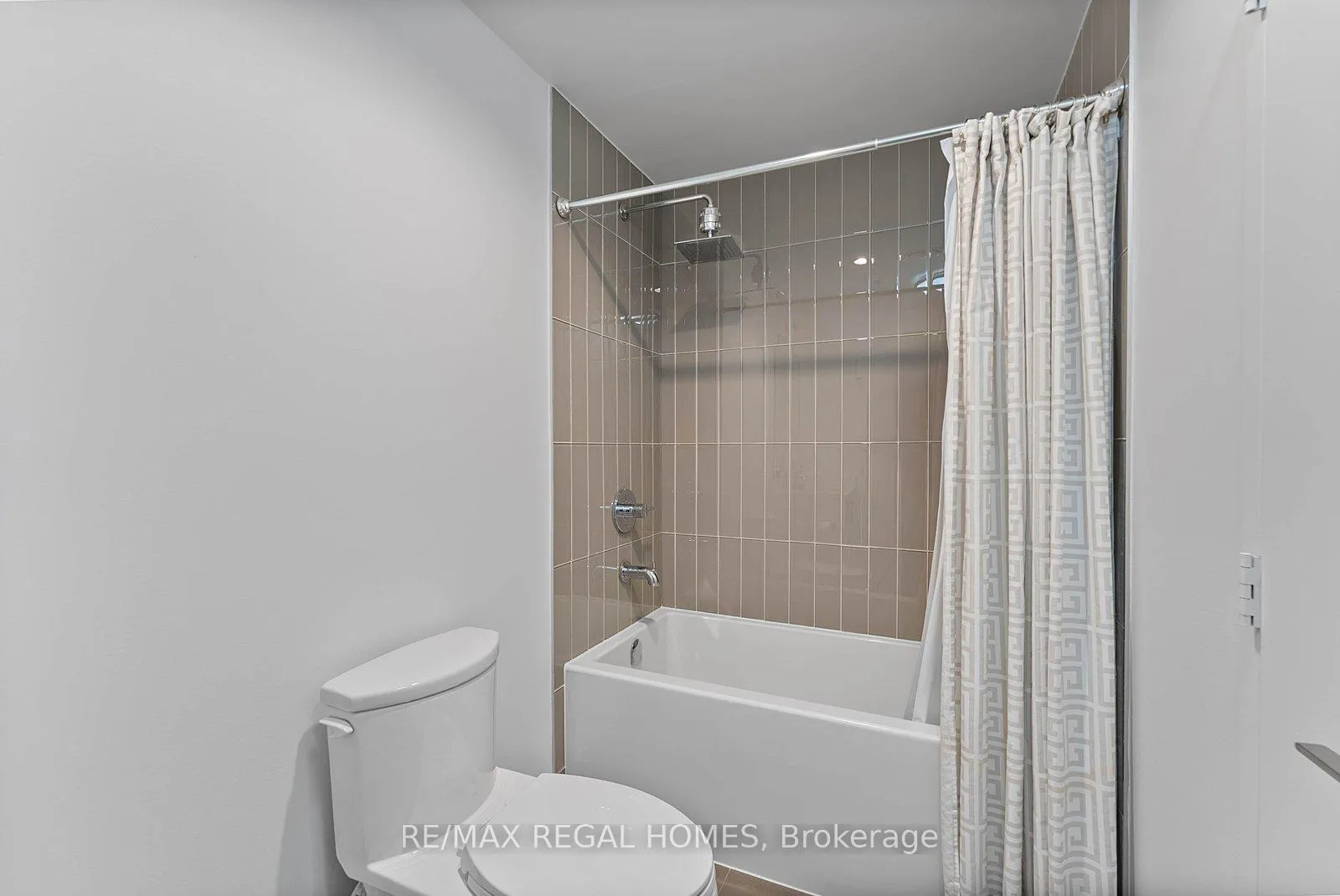 Photo 17 of Unit N814, 120 Bayview Avenue, Toronto, Waterfront Communities — HOMEH