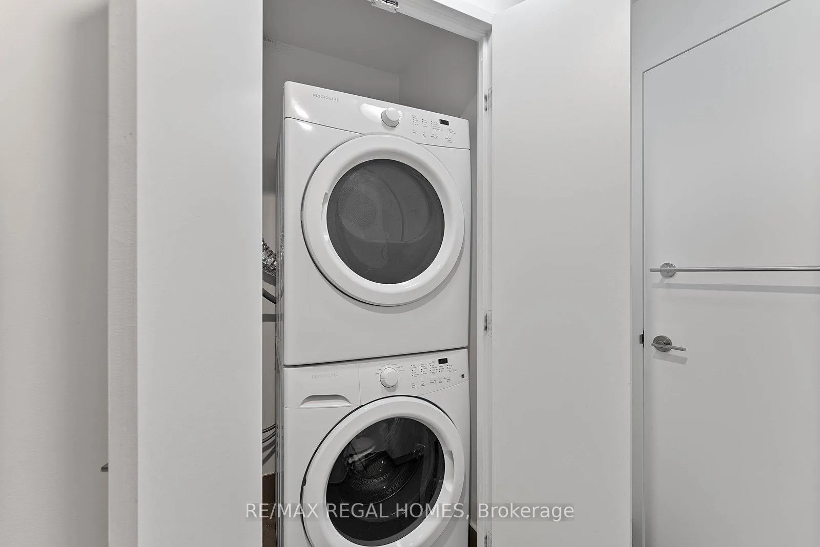Photo 18 of Unit N814, 120 Bayview Avenue, Toronto, Waterfront Communities — HOMEH