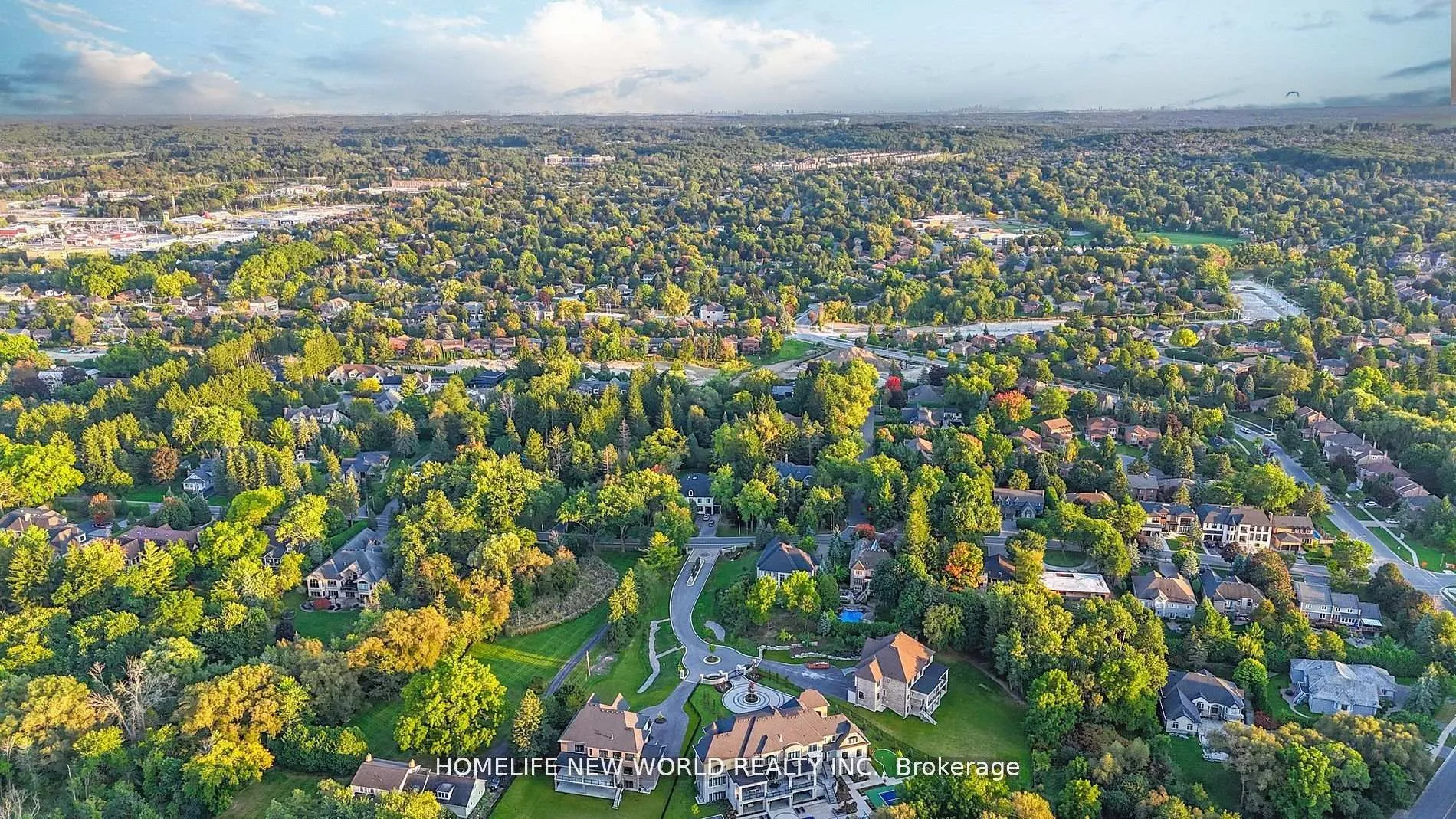 Photo 5 of 198 Kennedy Street W, Aurora, Aurora Village — HOMEH