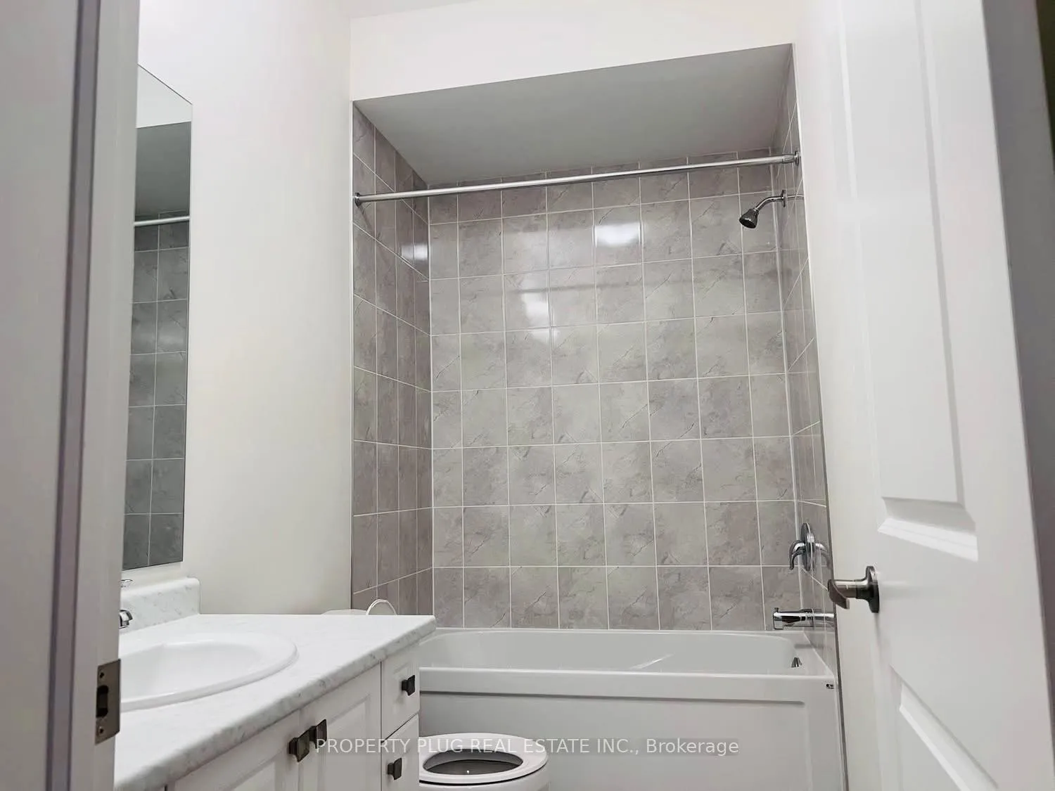 Photo 32 of 8 Bonnington Drive, Brampton, Northwest Brampton — HOMEH