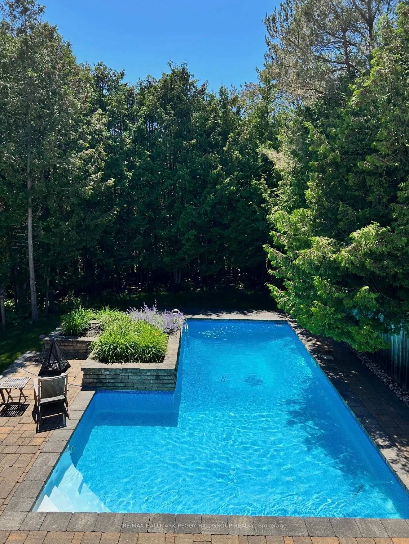 Photo 2 of 44 Birkhall Place, Barrie, Innis-Shore — HOMEH