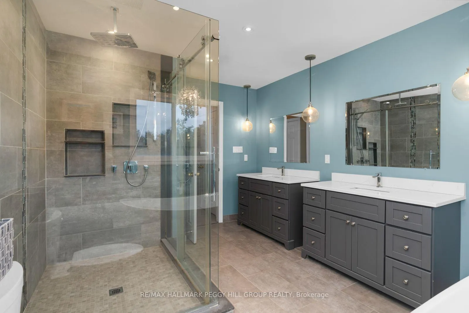 Photo 13 of 44 Birkhall Place, Barrie, Innis-Shore — HOMEH