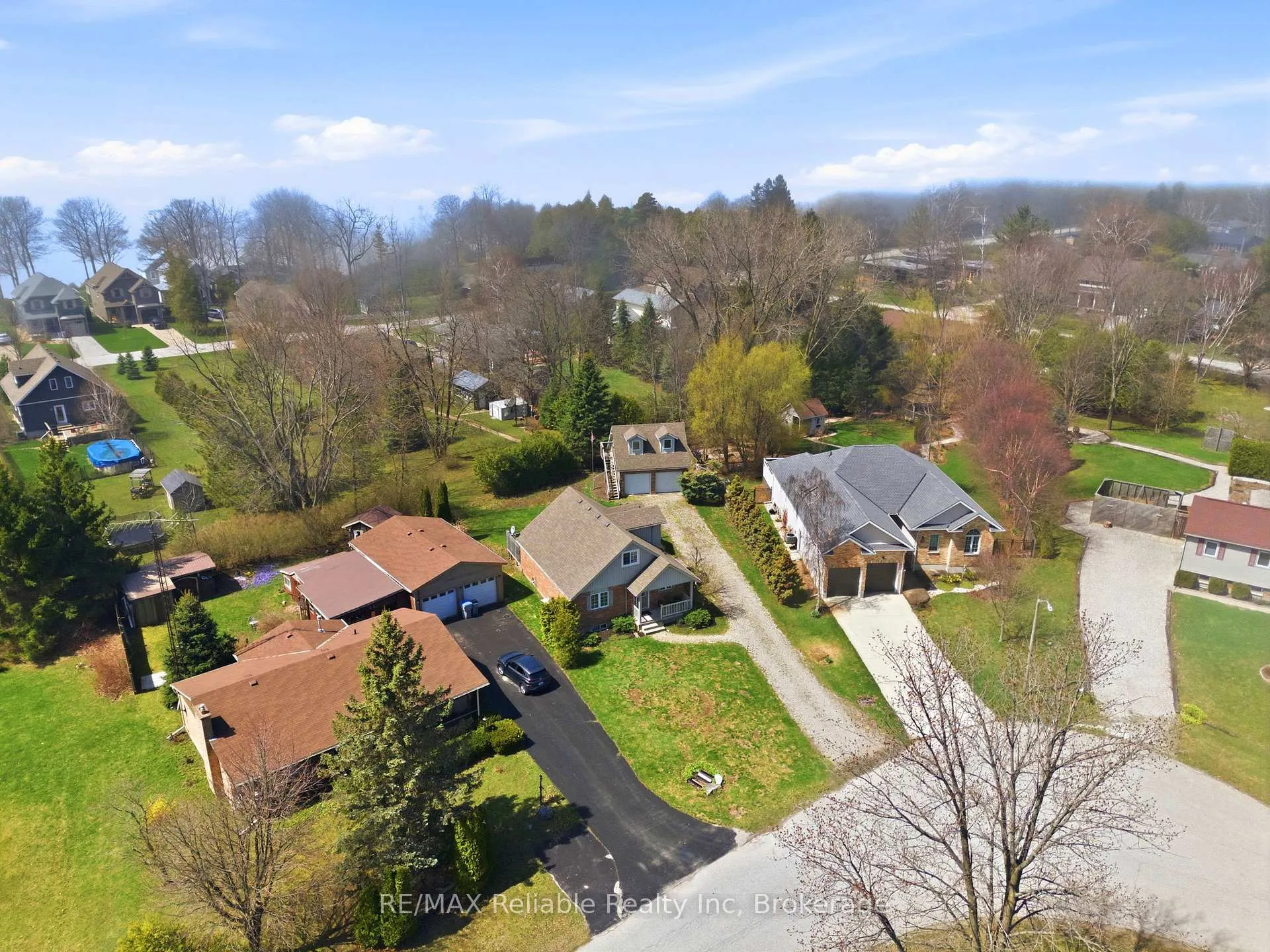 Photo 3 of 13 Ducharme Crescent, Bluewater, Bayfield — HOMEH