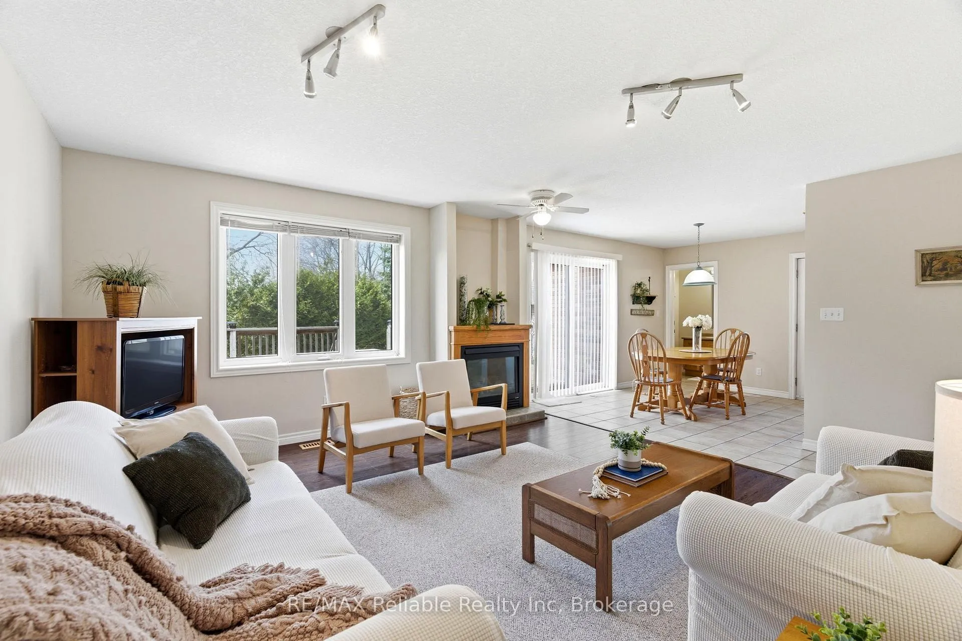 Photo 8 of 13 Ducharme Crescent, Bluewater, Bayfield — HOMEH