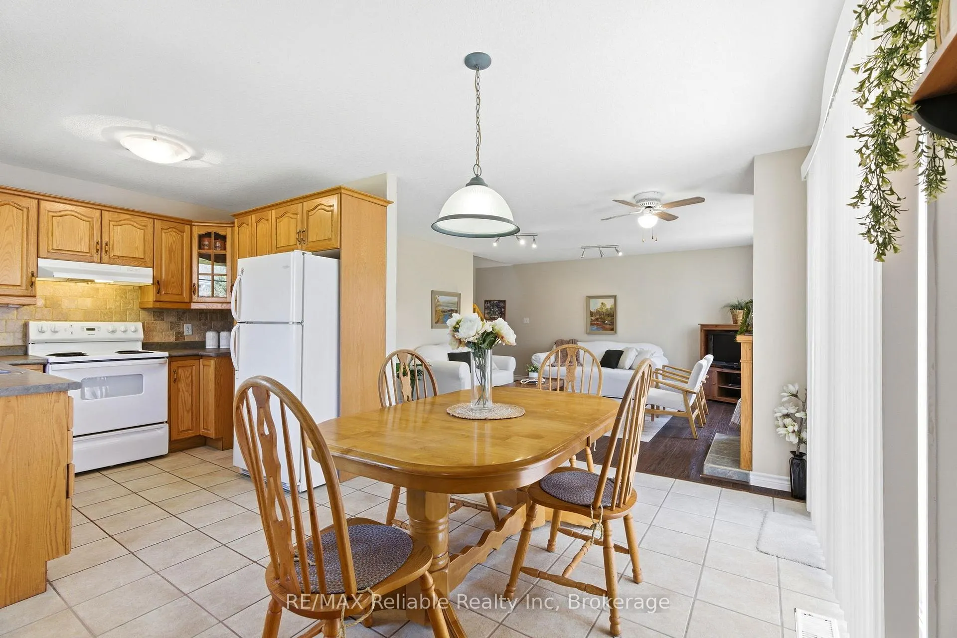 Photo 10 of 13 Ducharme Crescent, Bluewater, Bayfield — HOMEH