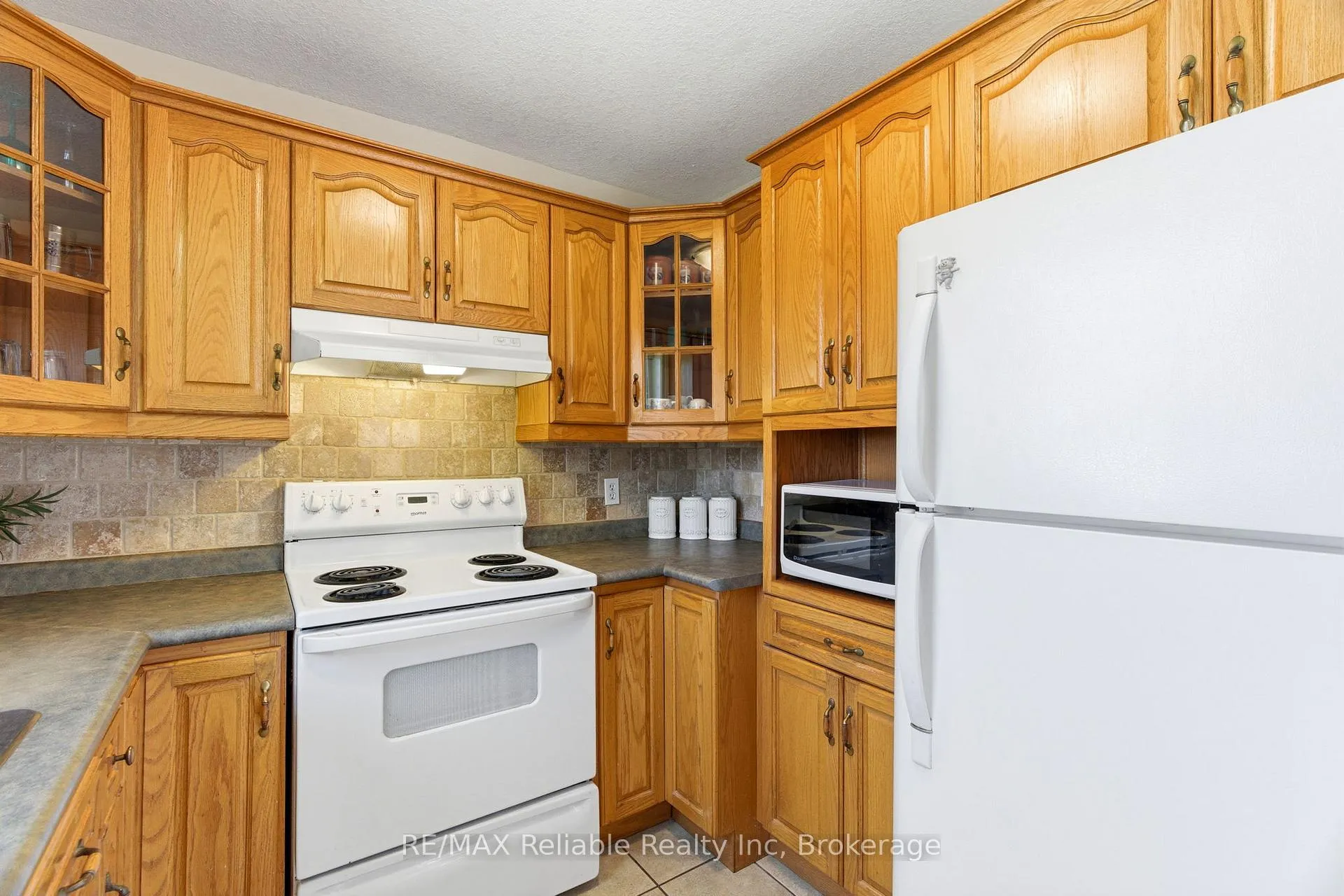 Photo 12 of 13 Ducharme Crescent, Bluewater, Bayfield — HOMEH