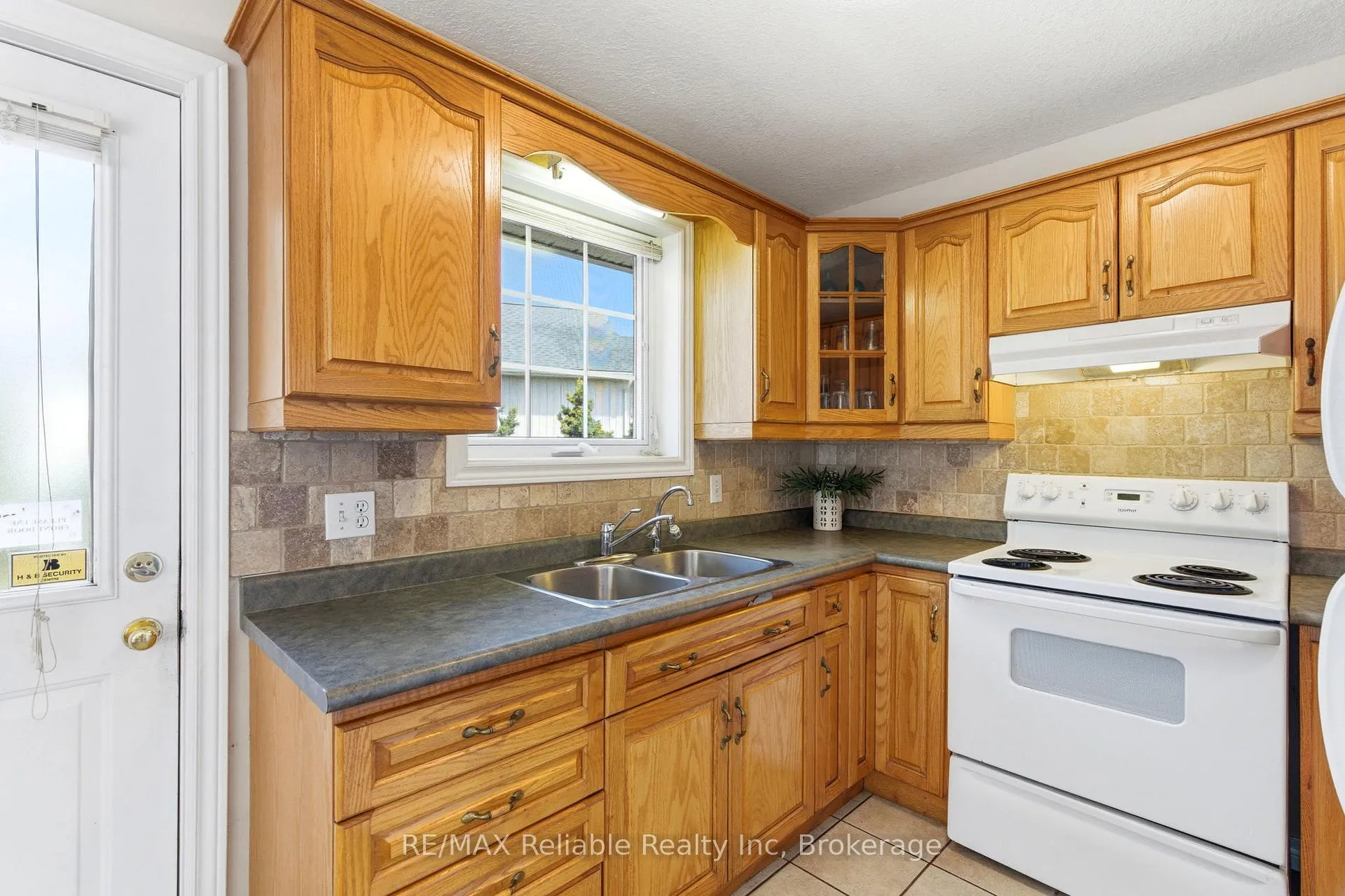 Photo 14 of 13 Ducharme Crescent, Bluewater, Bayfield — HOMEH