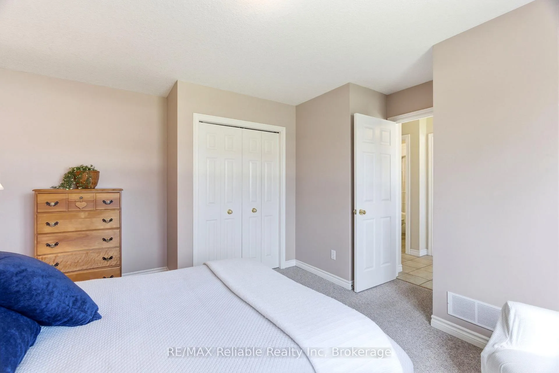 Photo 17 of 13 Ducharme Crescent, Bluewater, Bayfield — HOMEH