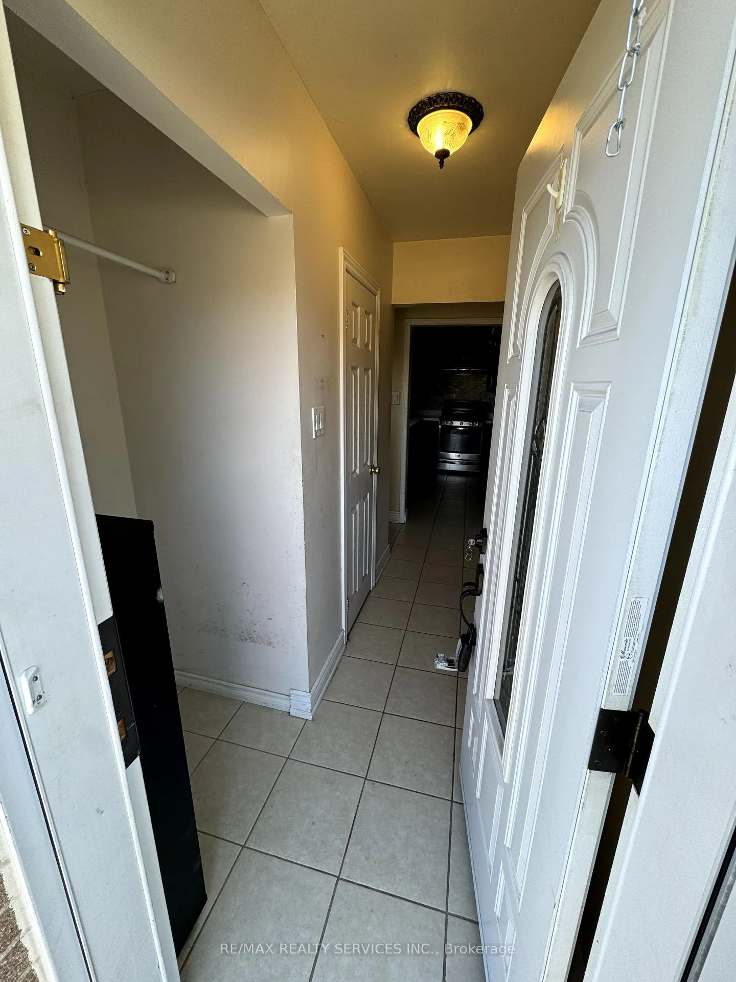 Photo 3 of 185 Earnscliffe Circle E, Brampton, Southgate — HOMEH