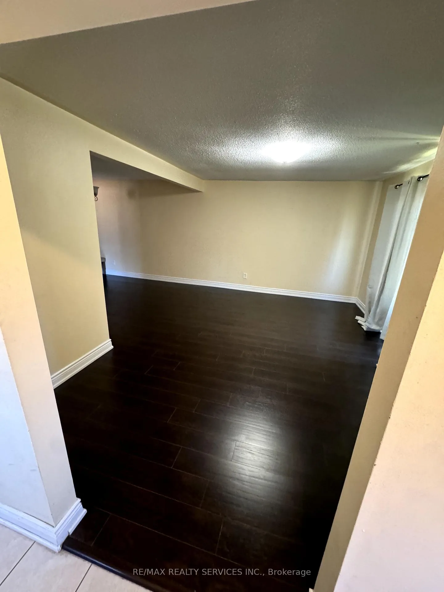 Photo 4 of 185 Earnscliffe Circle E, Brampton, Southgate — HOMEH